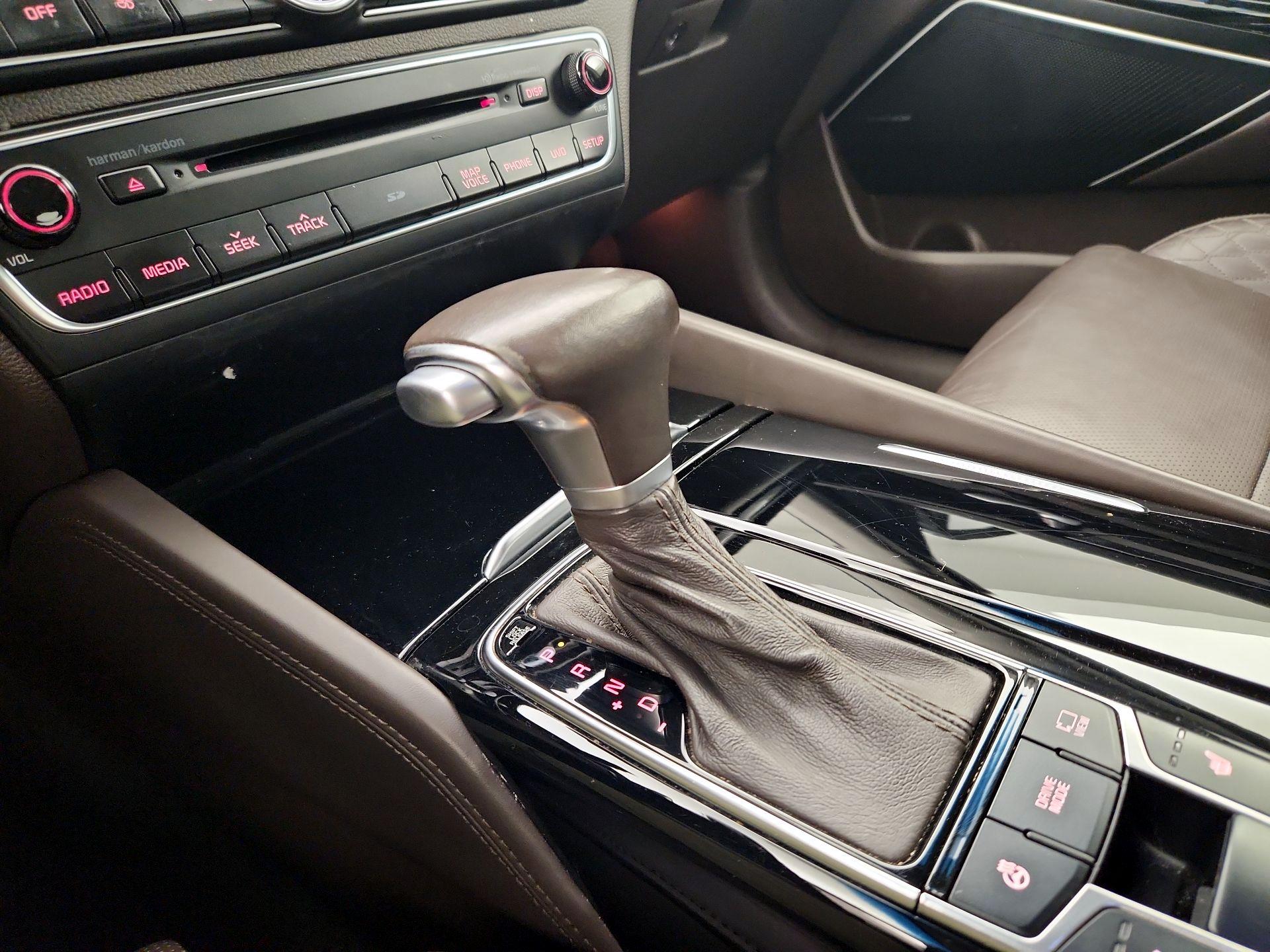 Thumbnail: 2017 Kia Cadenza - 18