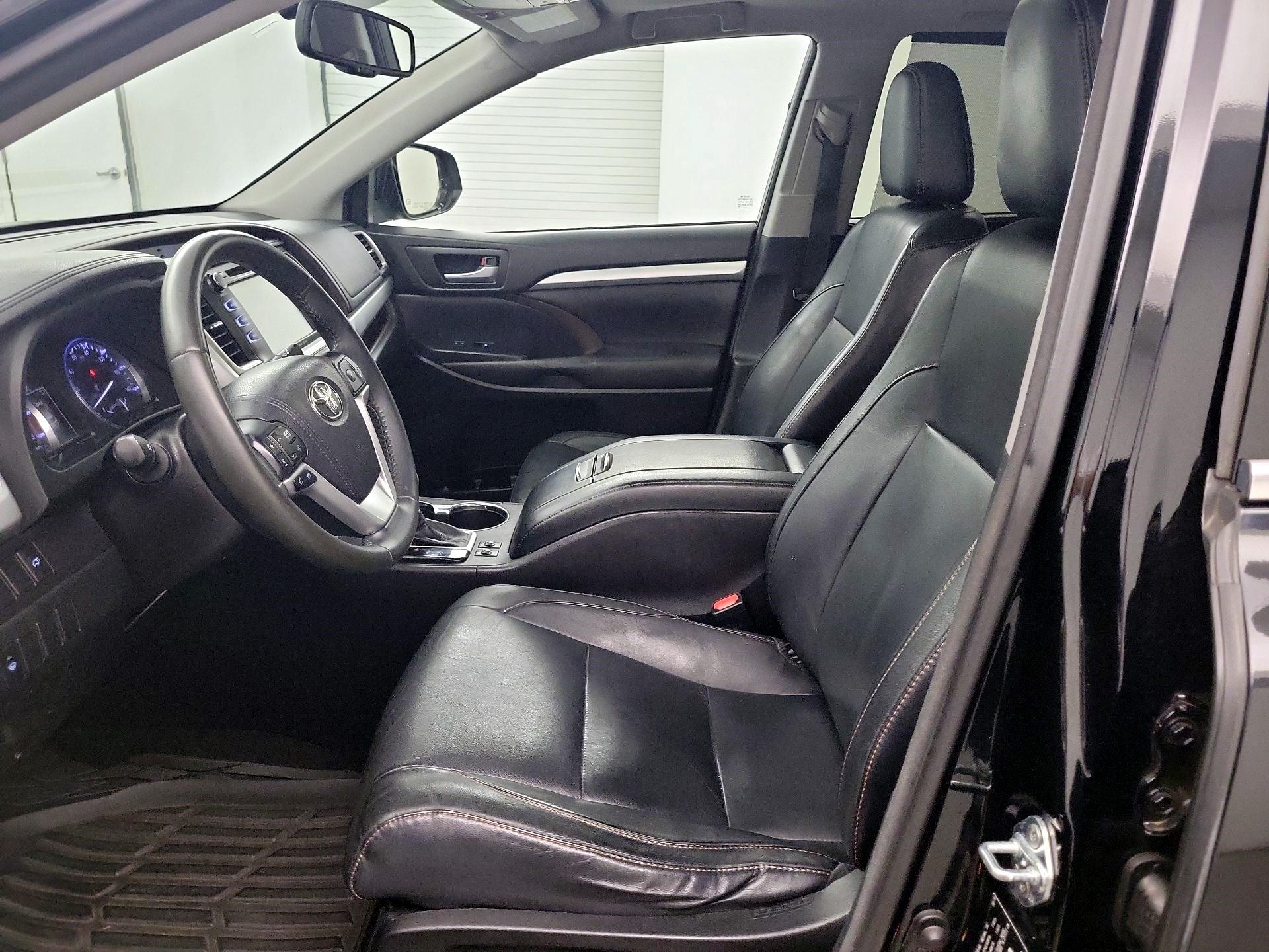 Thumbnail: 2016 Toyota Highlander - 9