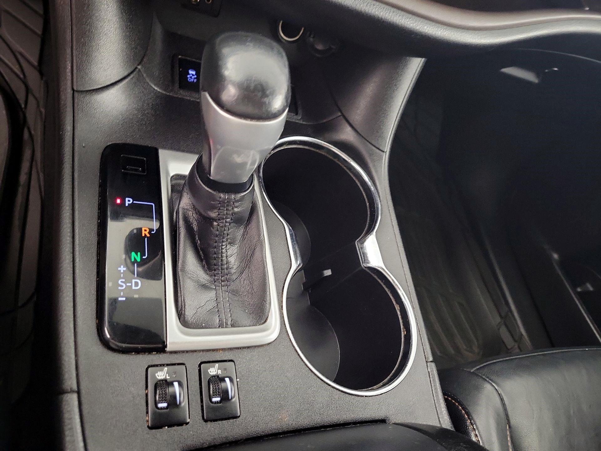 Thumbnail: 2016 Toyota Highlander - 16