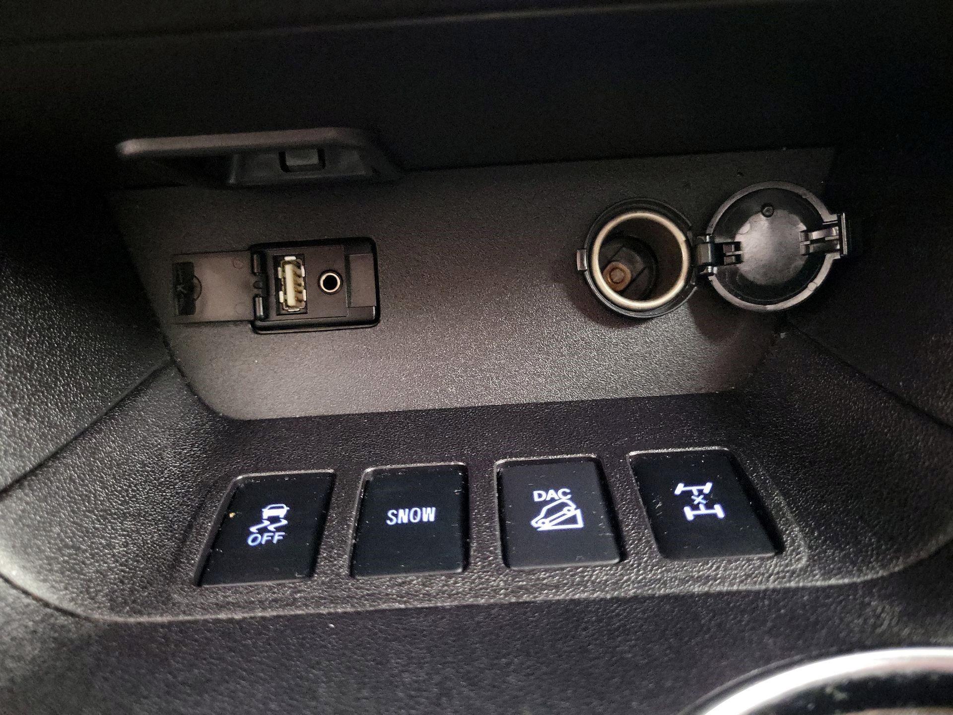 Thumbnail: 2016 Toyota Highlander - 17