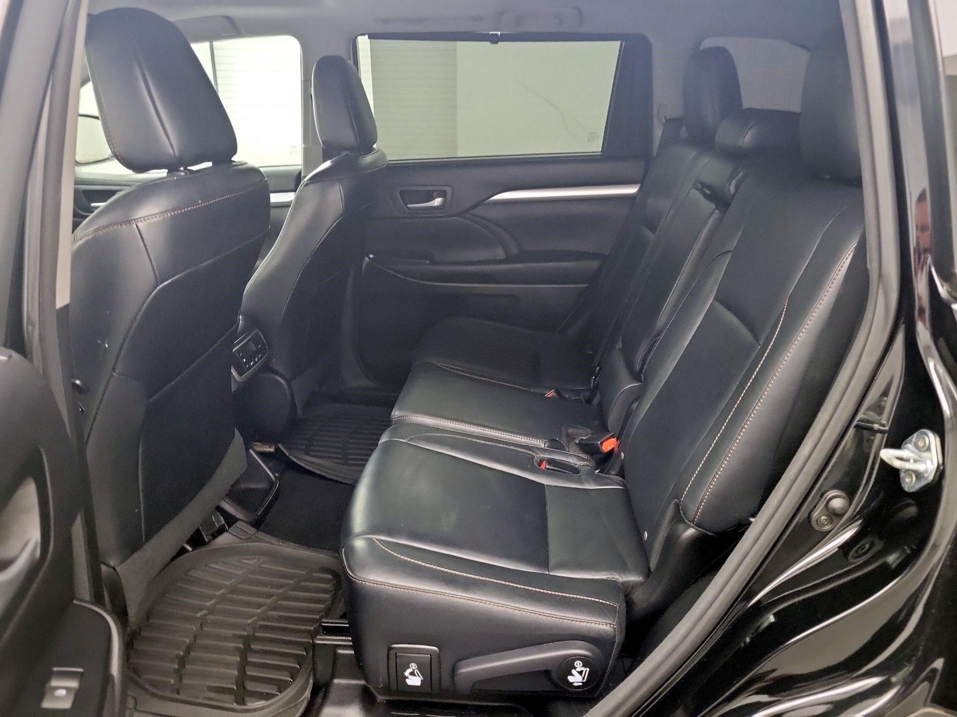 Thumbnail: 2016 Toyota Highlander - 19