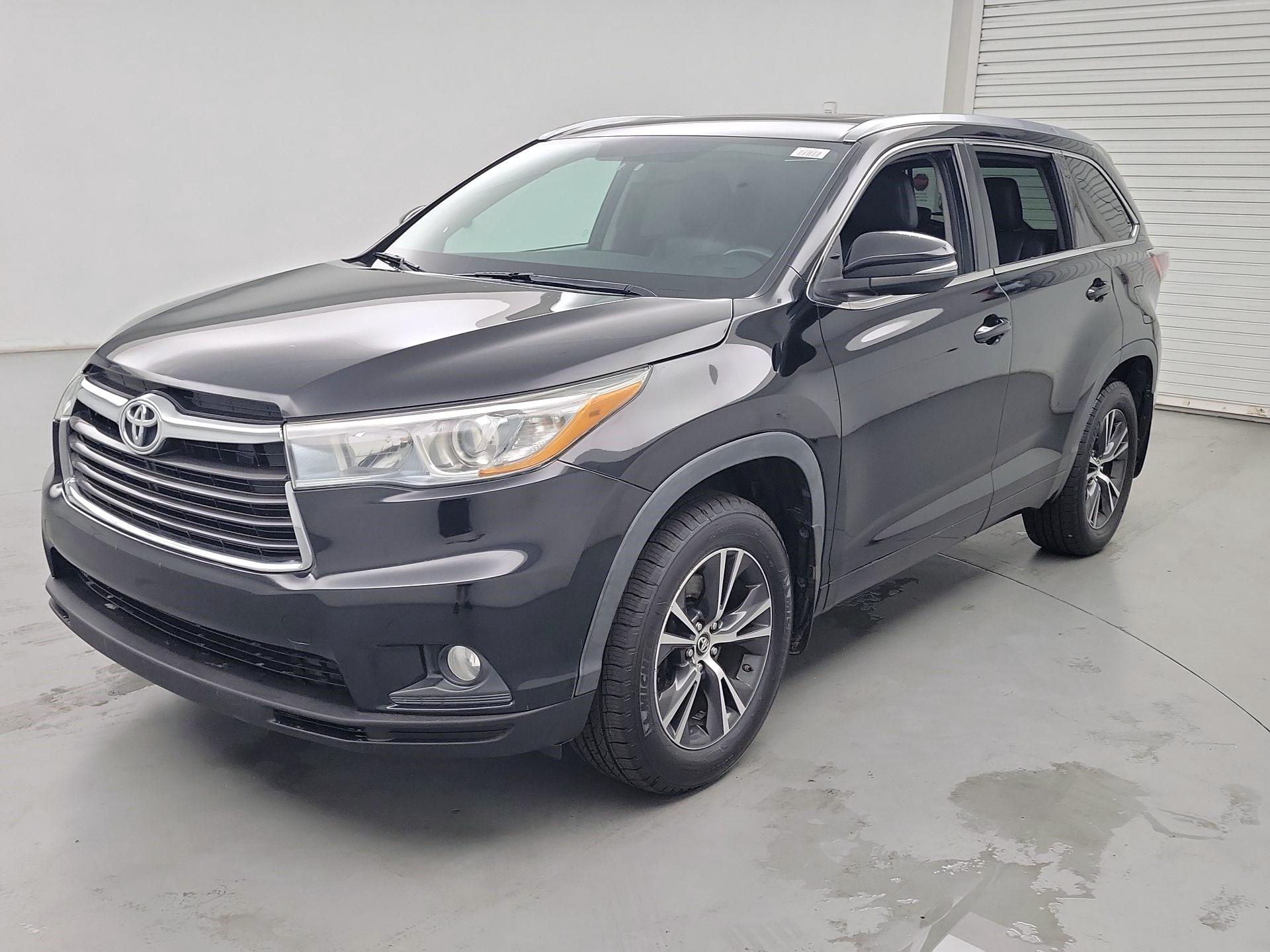 Thumbnail: 2016 Toyota Highlander - 3