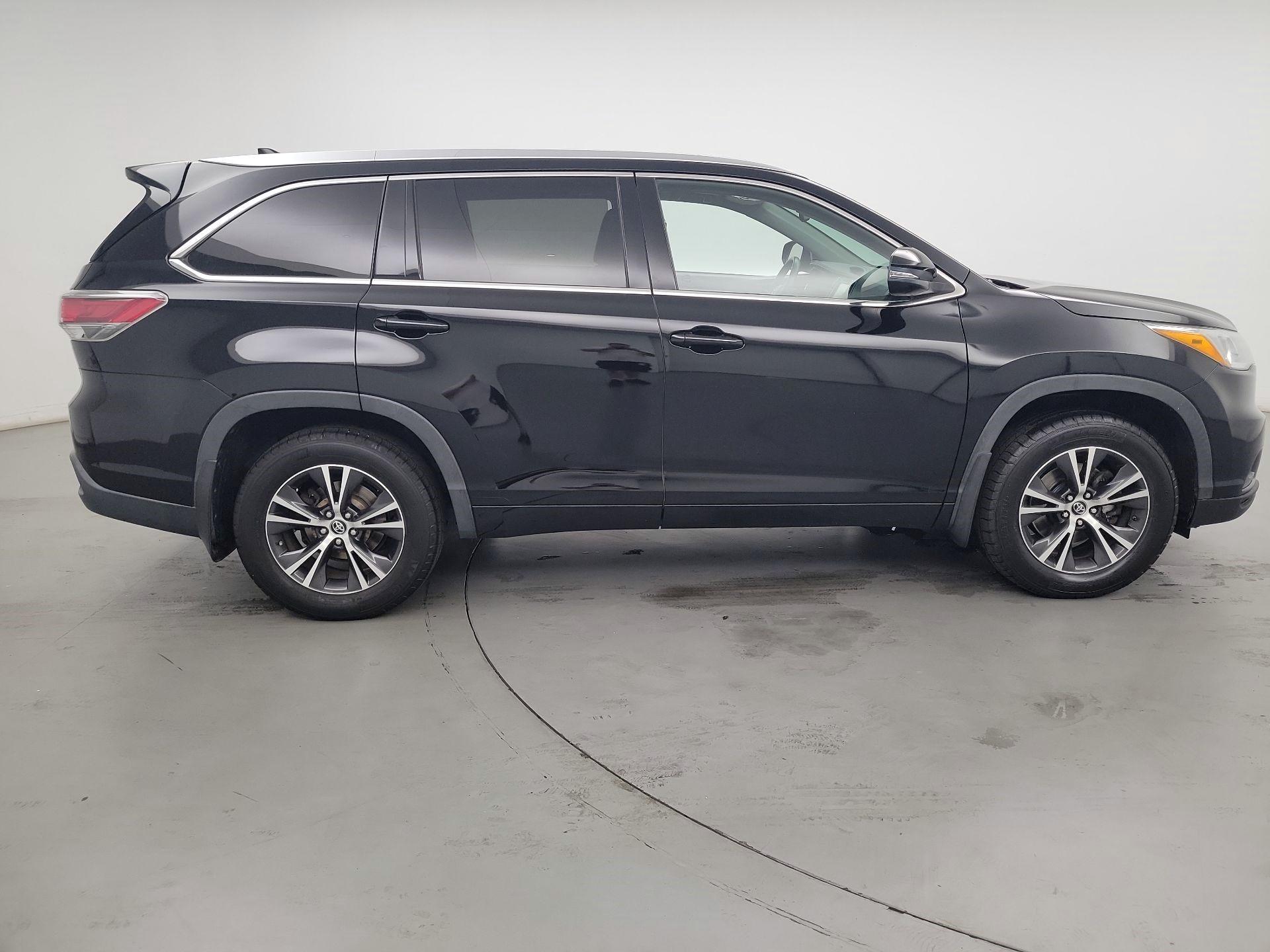 Thumbnail: 2016 Toyota Highlander - 4