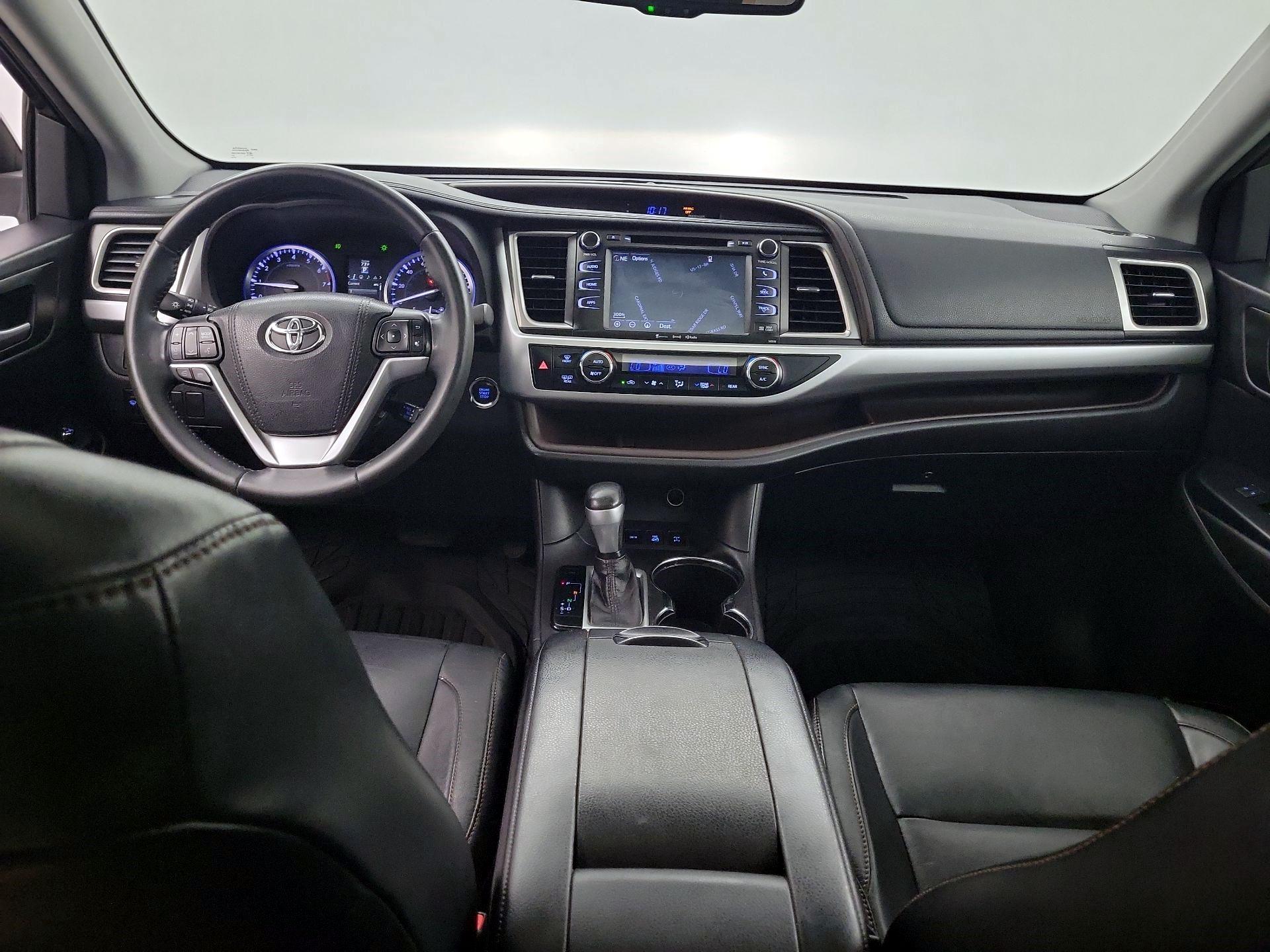 Thumbnail: 2016 Toyota Highlander - 8