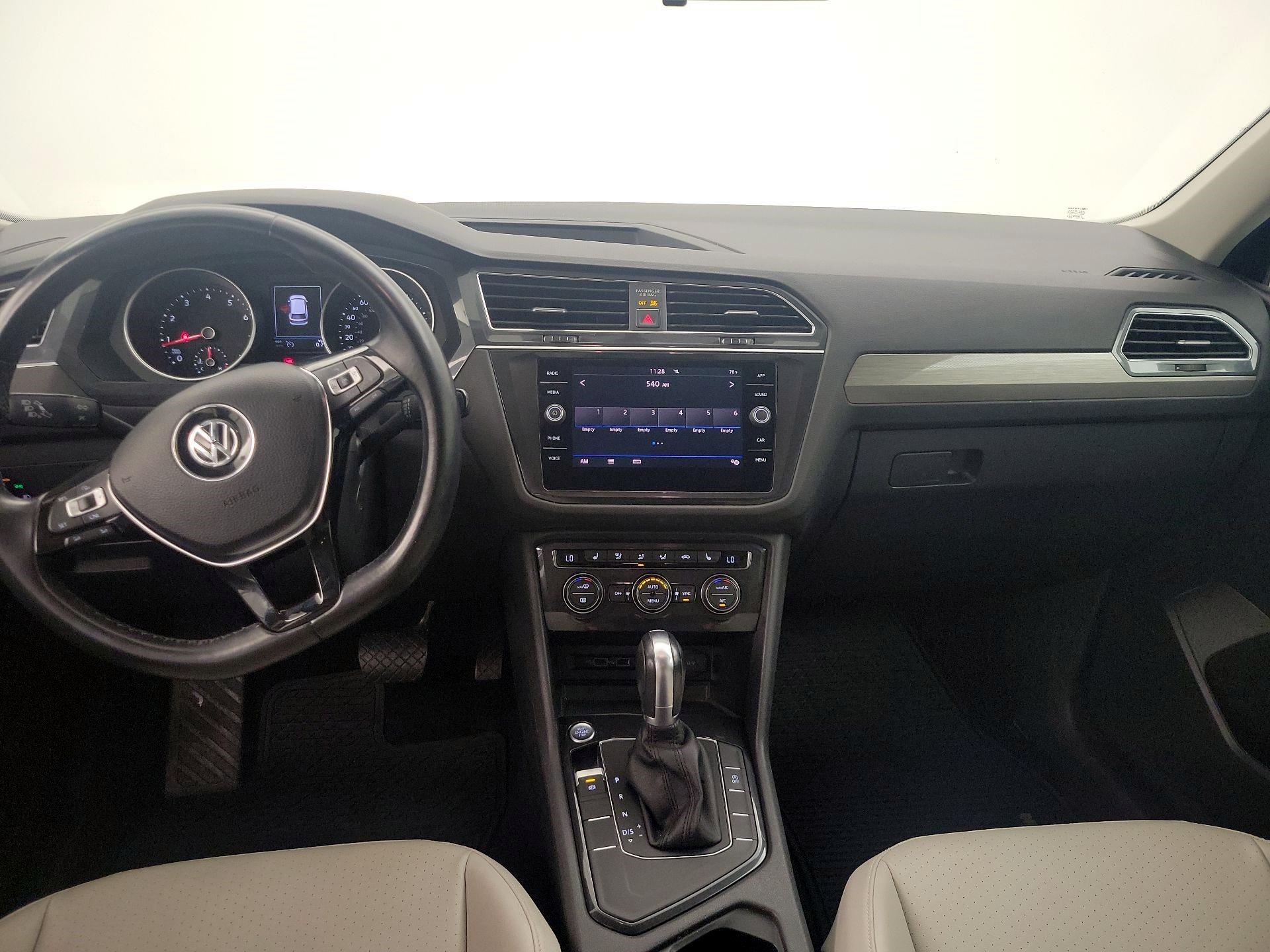 Thumbnail: 2018 Volkswagen Tiguan - 9
