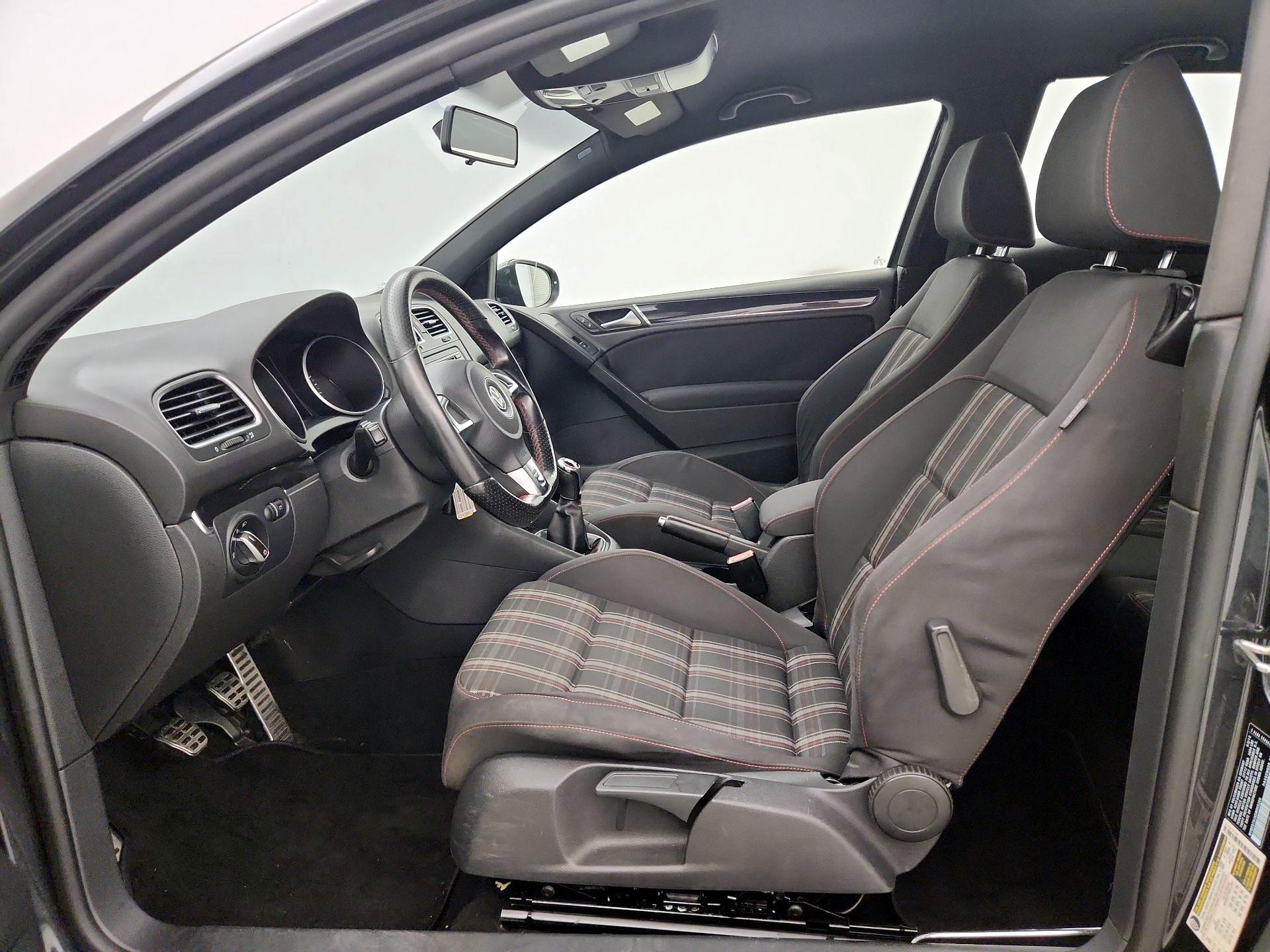Thumbnail: 2013 Volkswagen Golf - 11