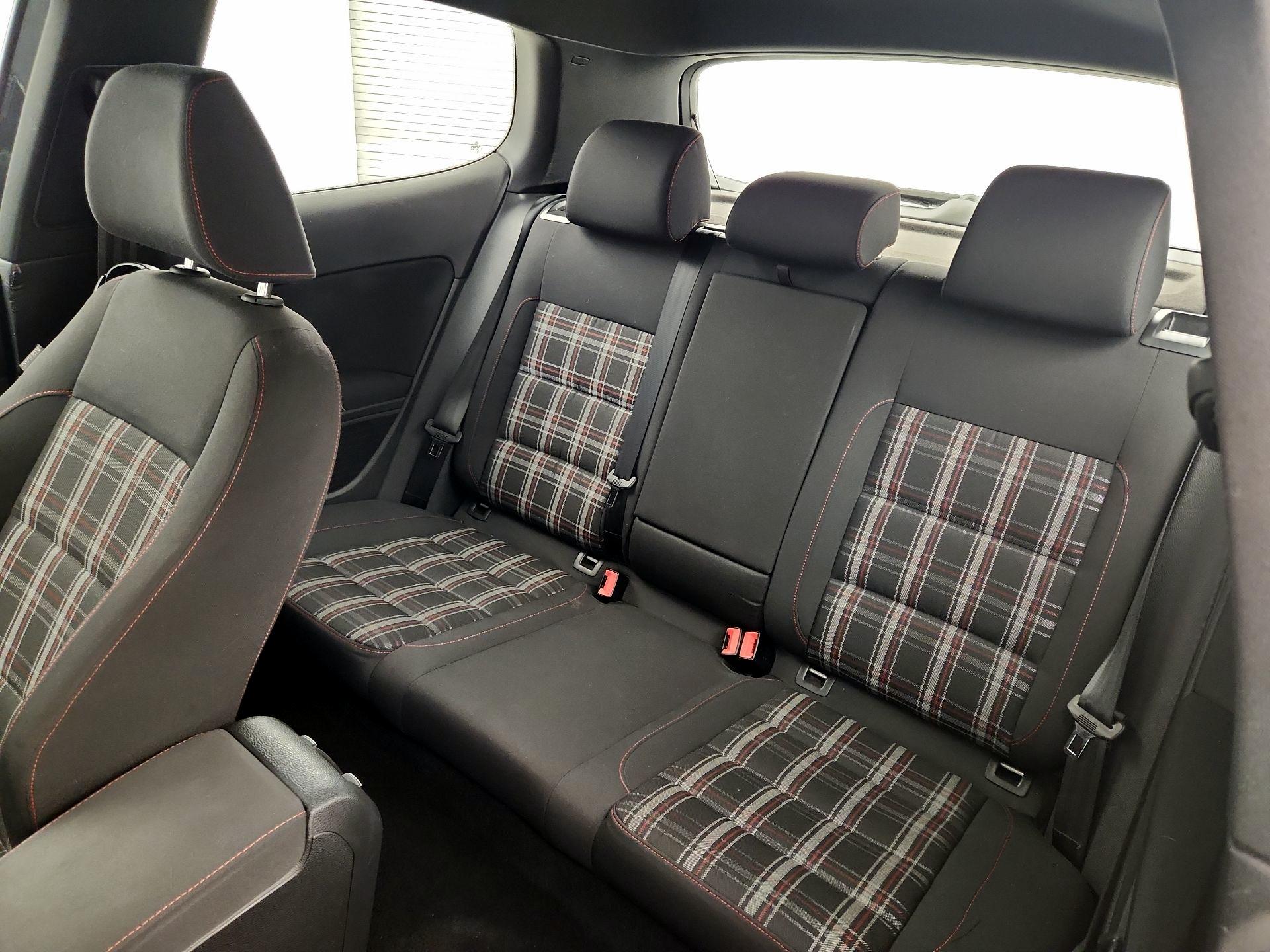 Thumbnail: 2013 Volkswagen Golf - 18