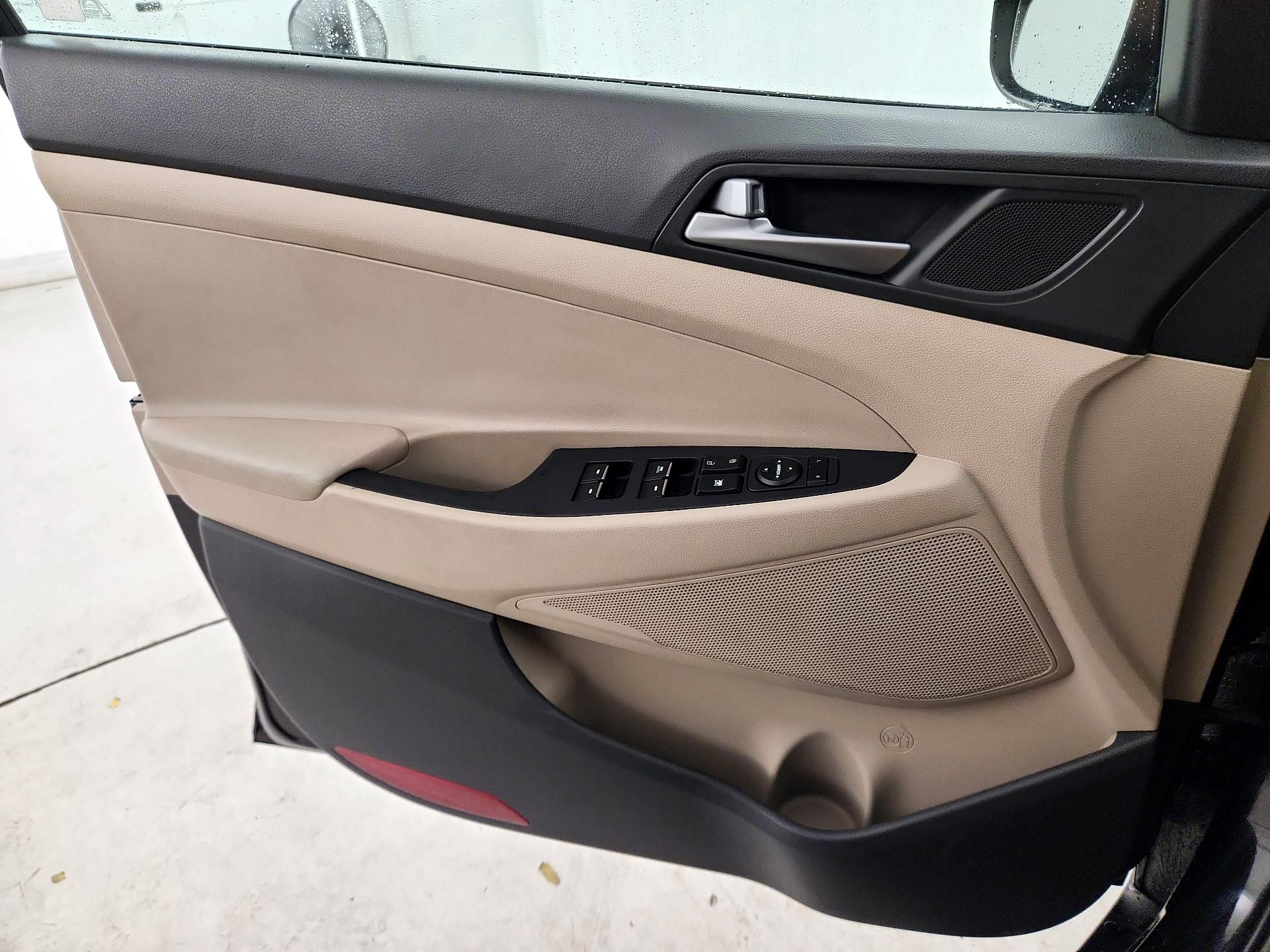 Thumbnail: 2016 Hyundai Tucson - 12