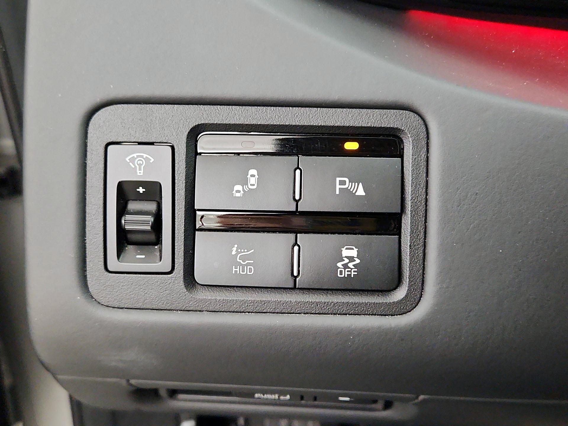 Thumbnail: 2015 Kia K900 - 13