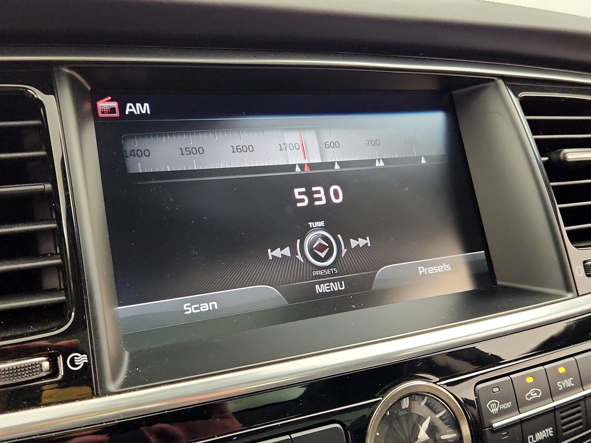 Thumbnail: 2015 Kia K900 - 16