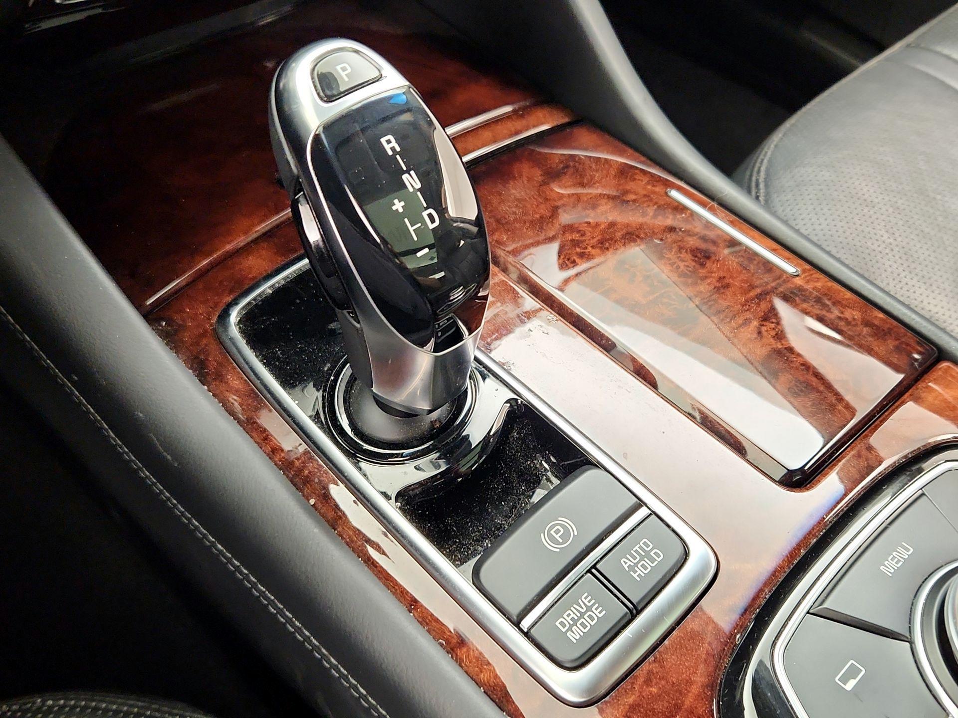 Thumbnail: 2015 Kia K900 - 18