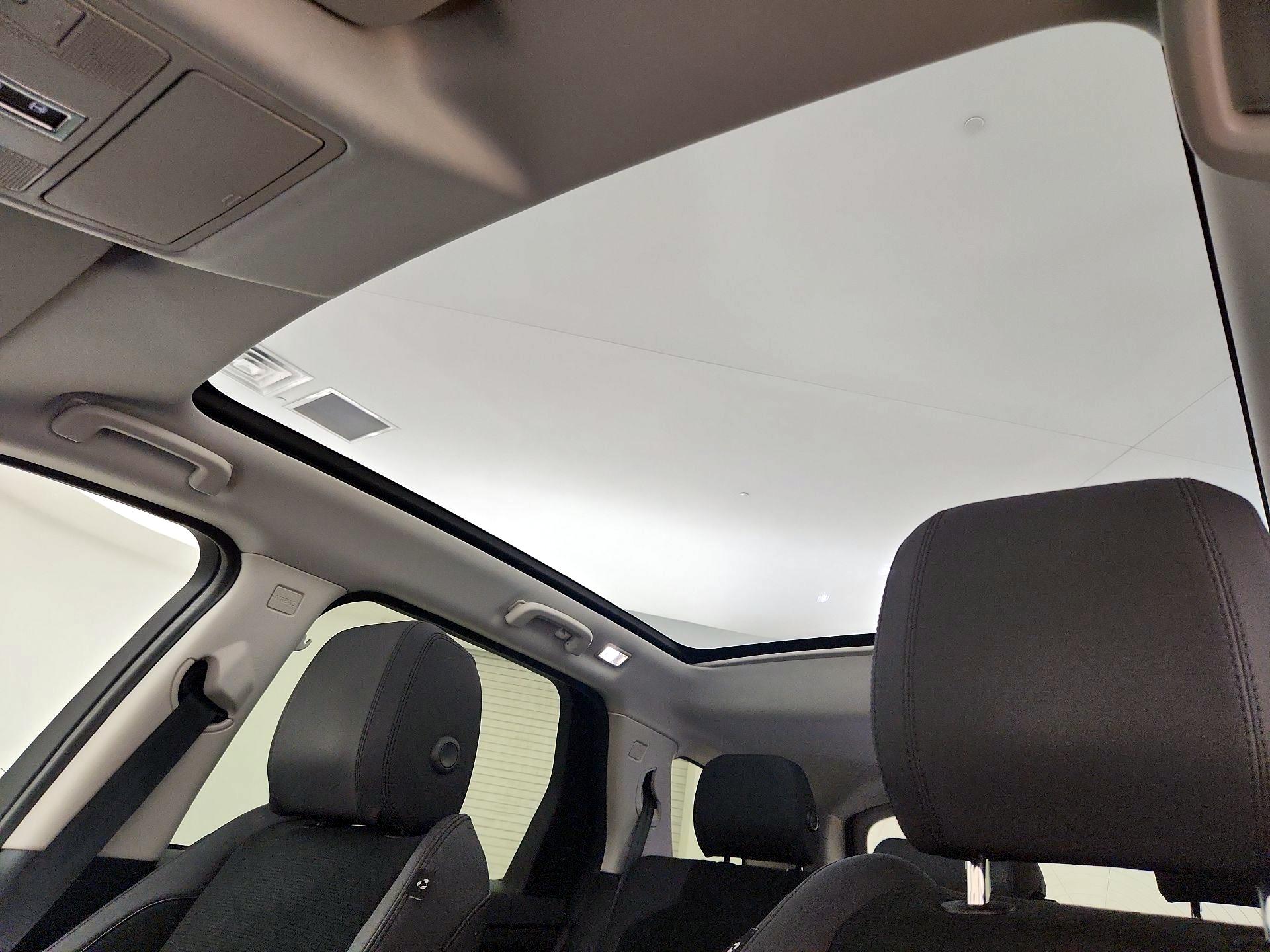 Thumbnail: 2020 Land Rover Discovery Sport - 20