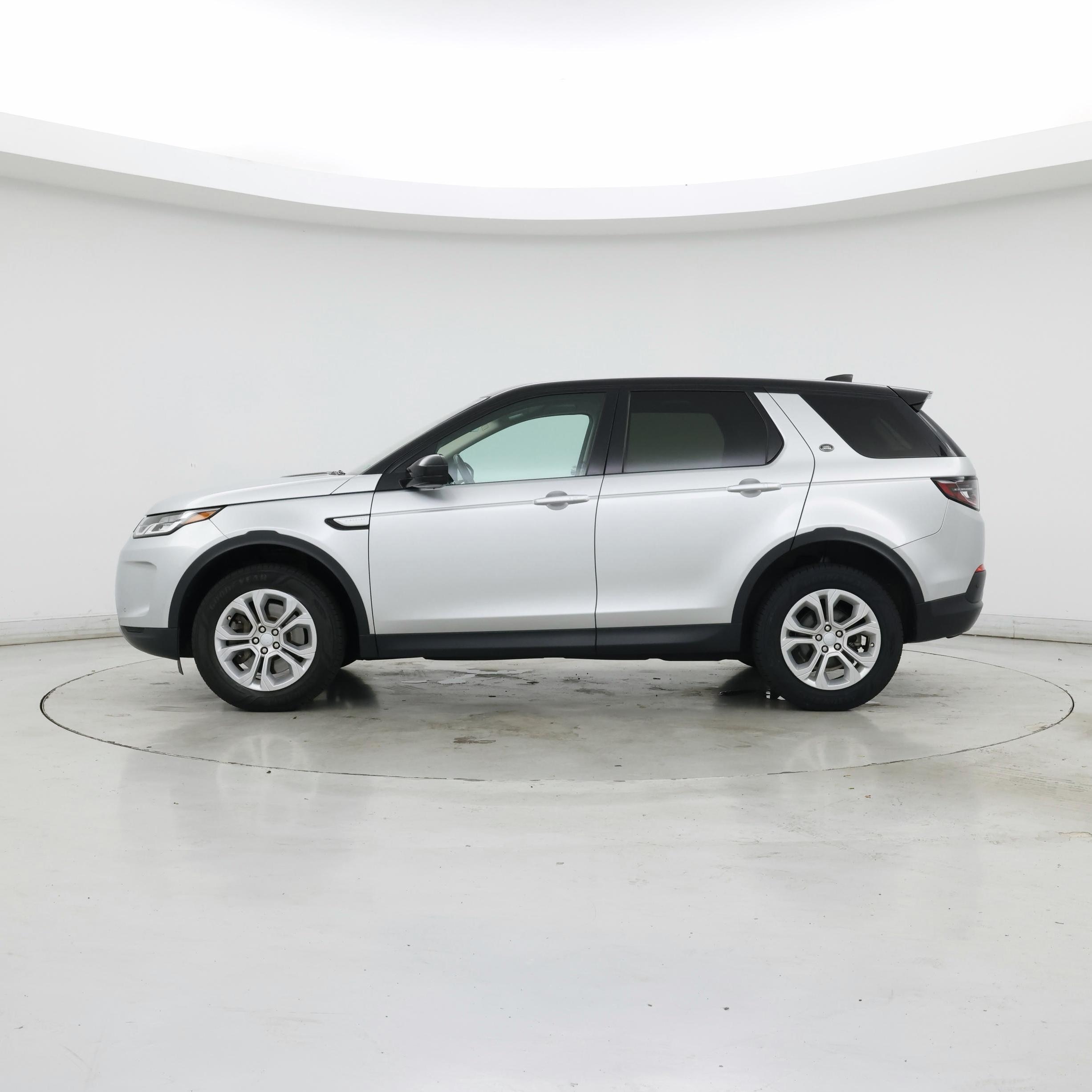 Thumbnail: 2020 Land Rover Discovery Sport - 3