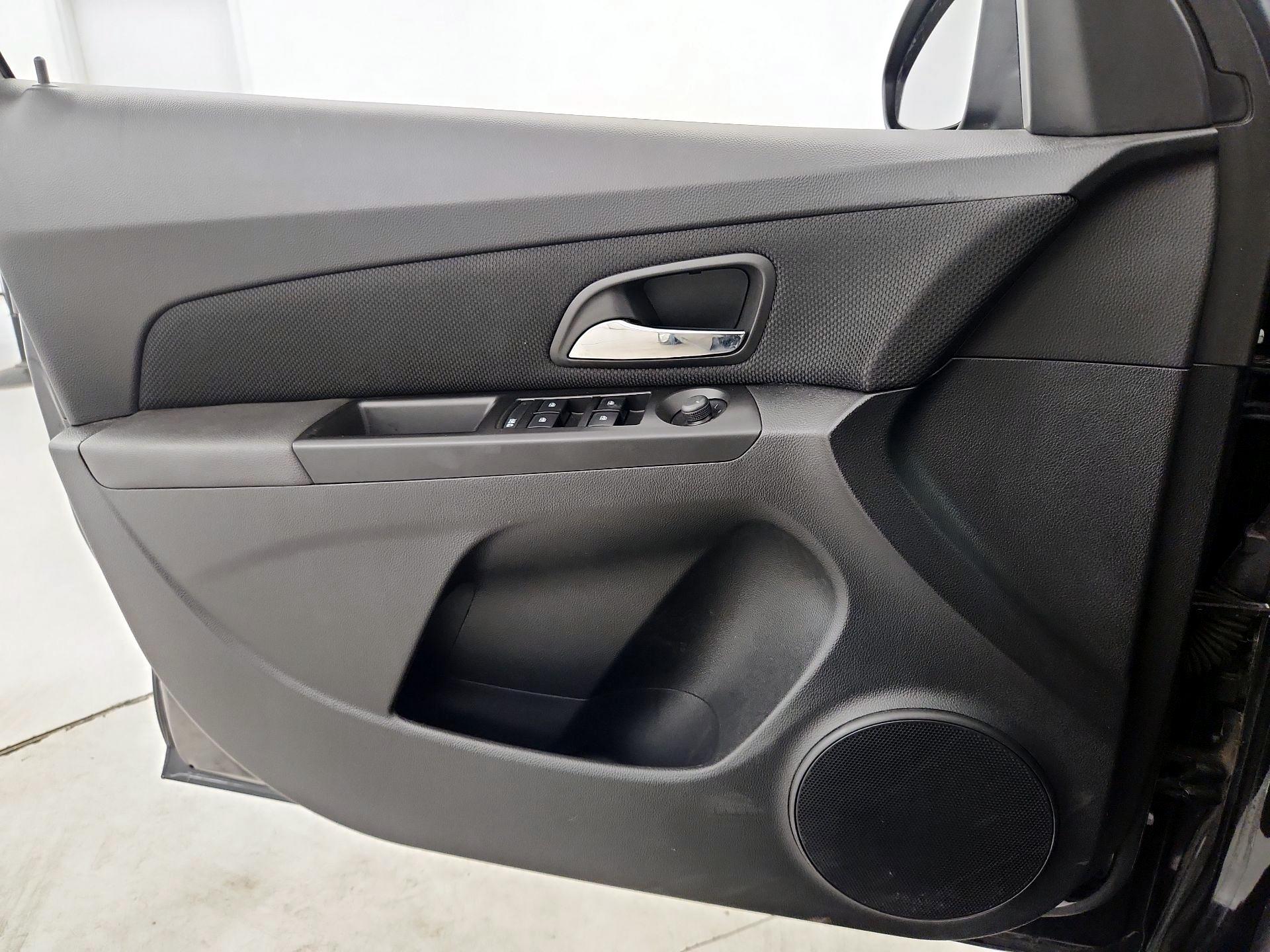 Thumbnail: 2014 Chevrolet Cruze - 12