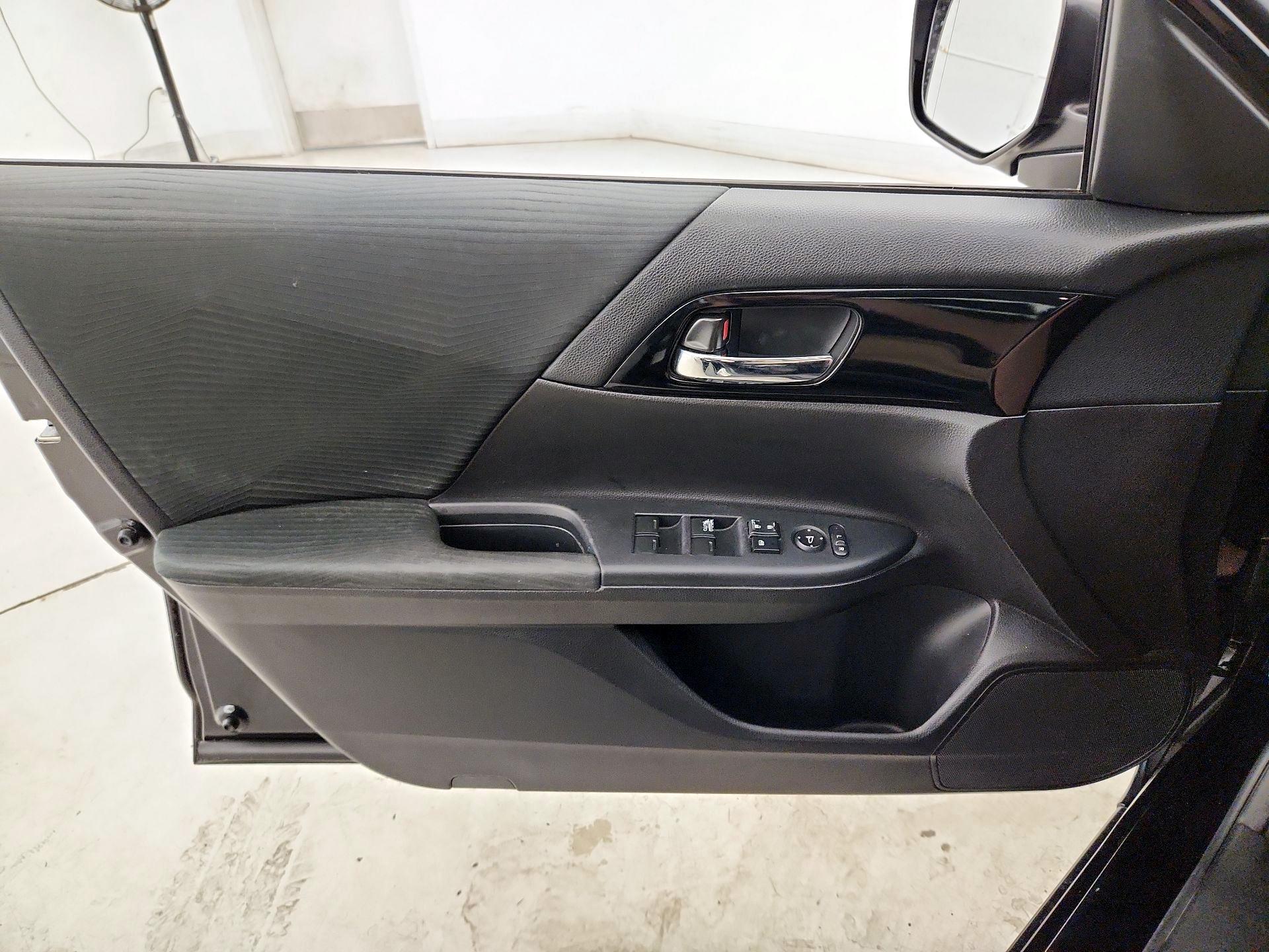 Thumbnail: 2016 Honda Accord - 12