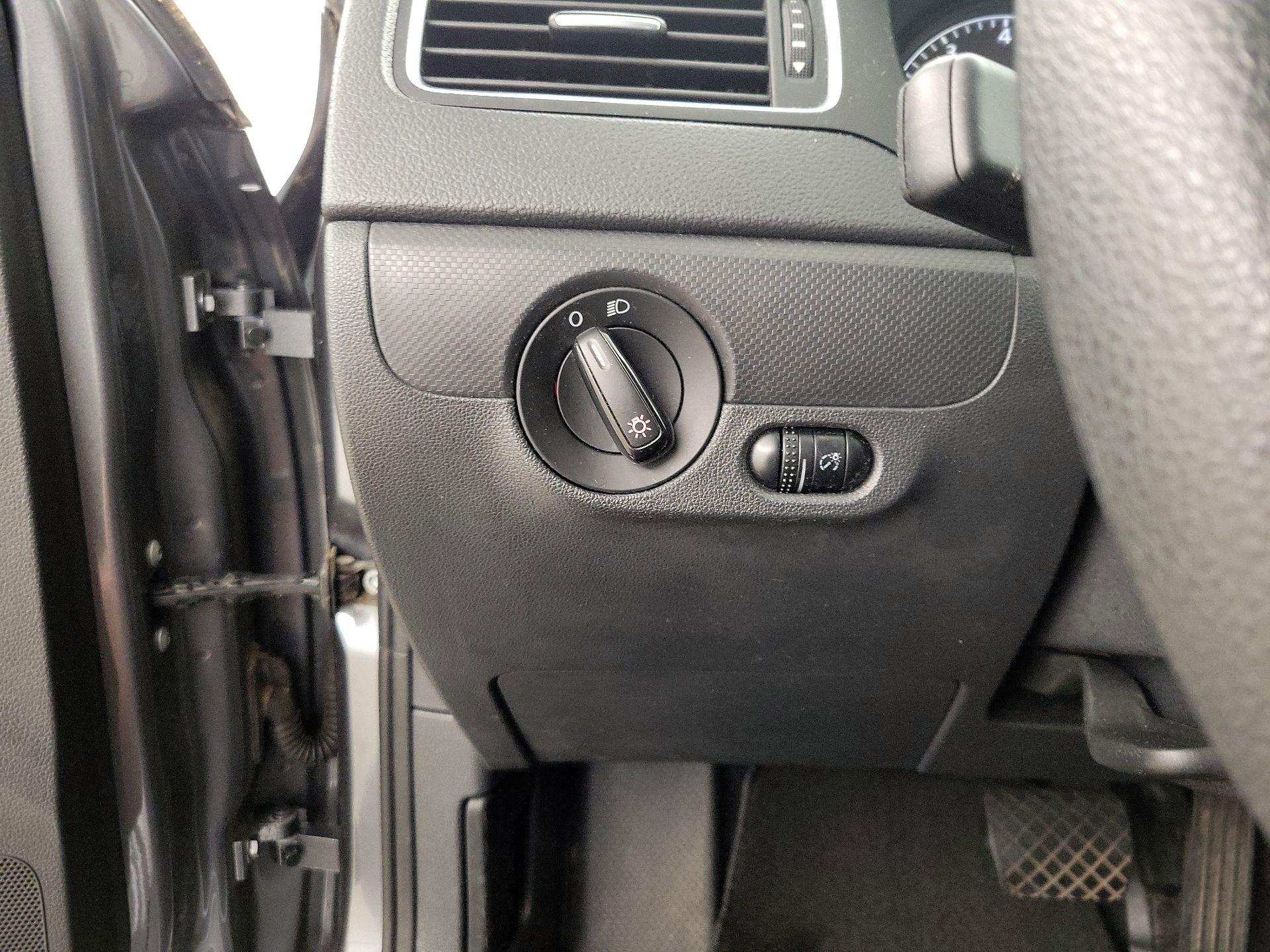 Thumbnail: 2014 Volkswagen Jetta - 13