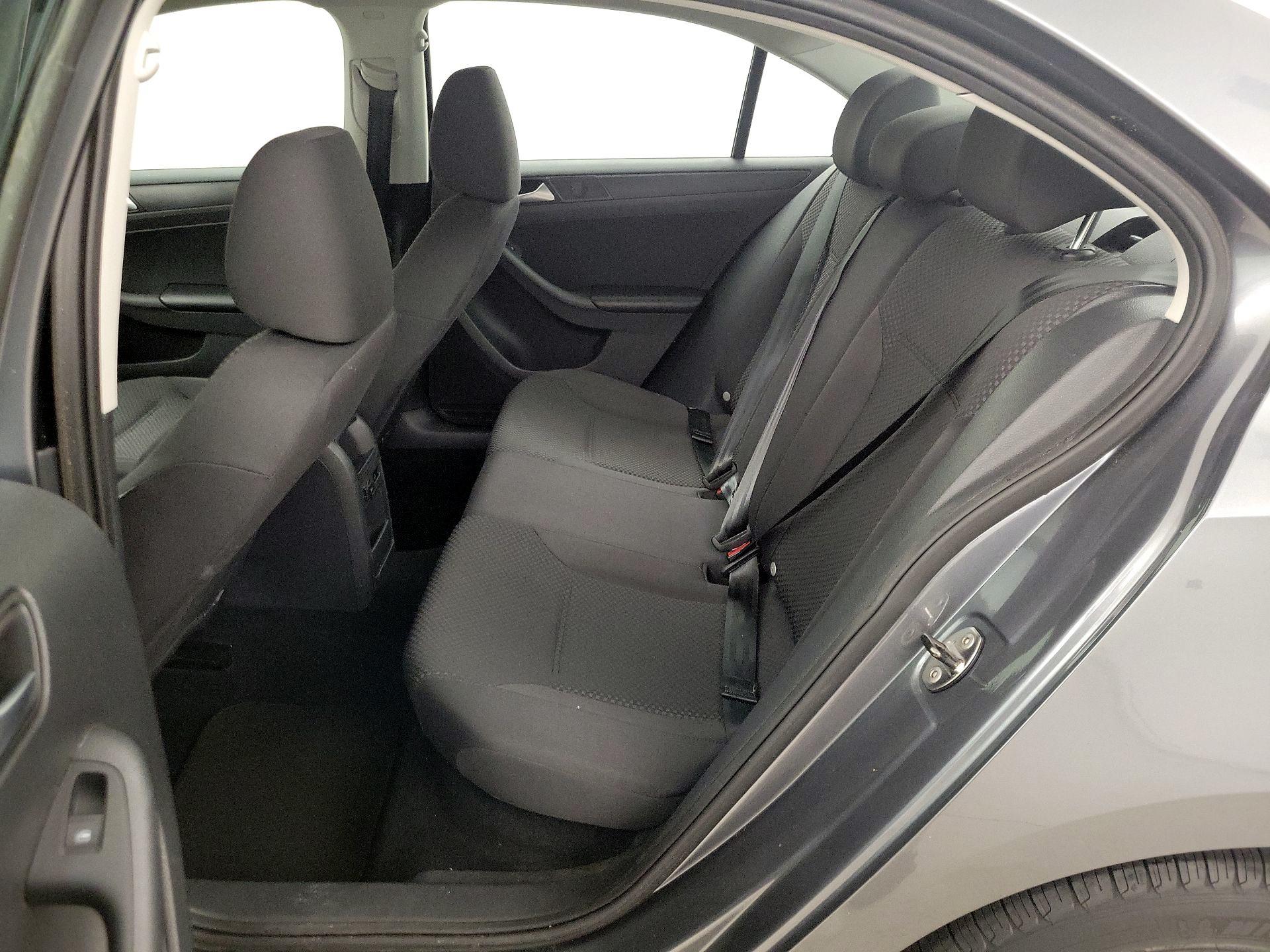 Thumbnail: 2014 Volkswagen Jetta - 18