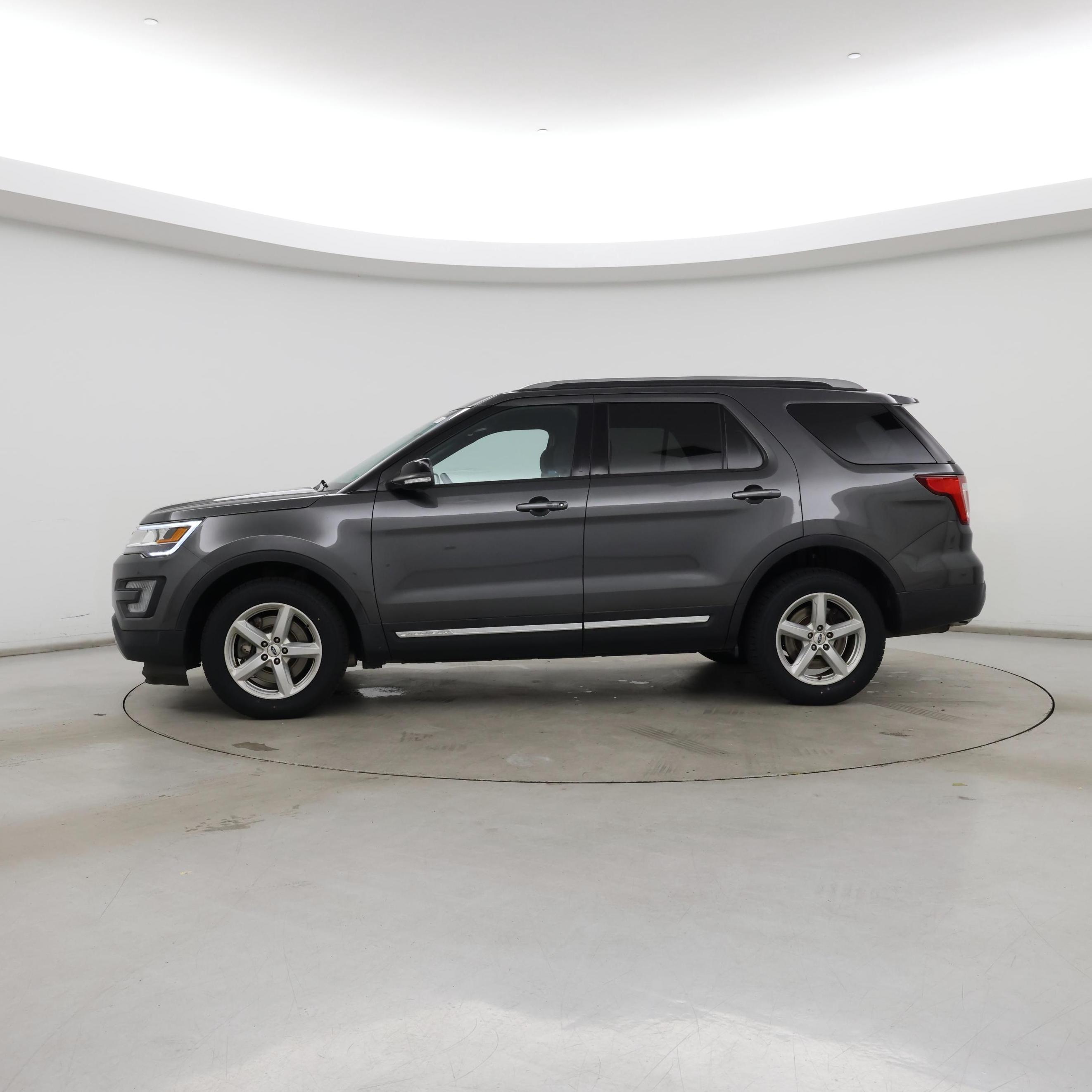 Thumbnail: 2017 Ford Explorer - 3