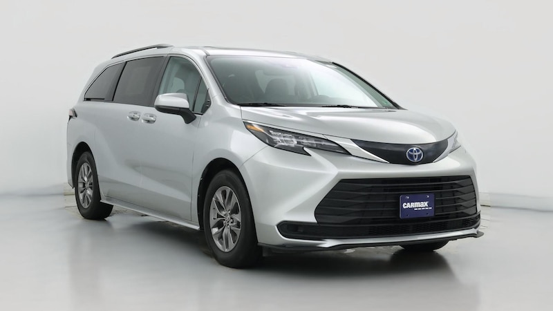 2024 Toyota Sienna LE Hero Image