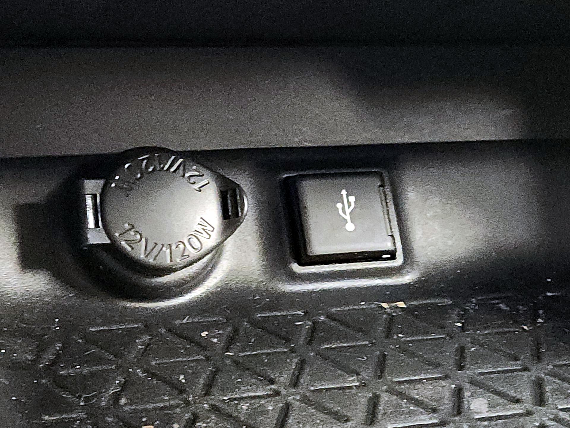 Thumbnail: 2022 Toyota RAV4 - 18