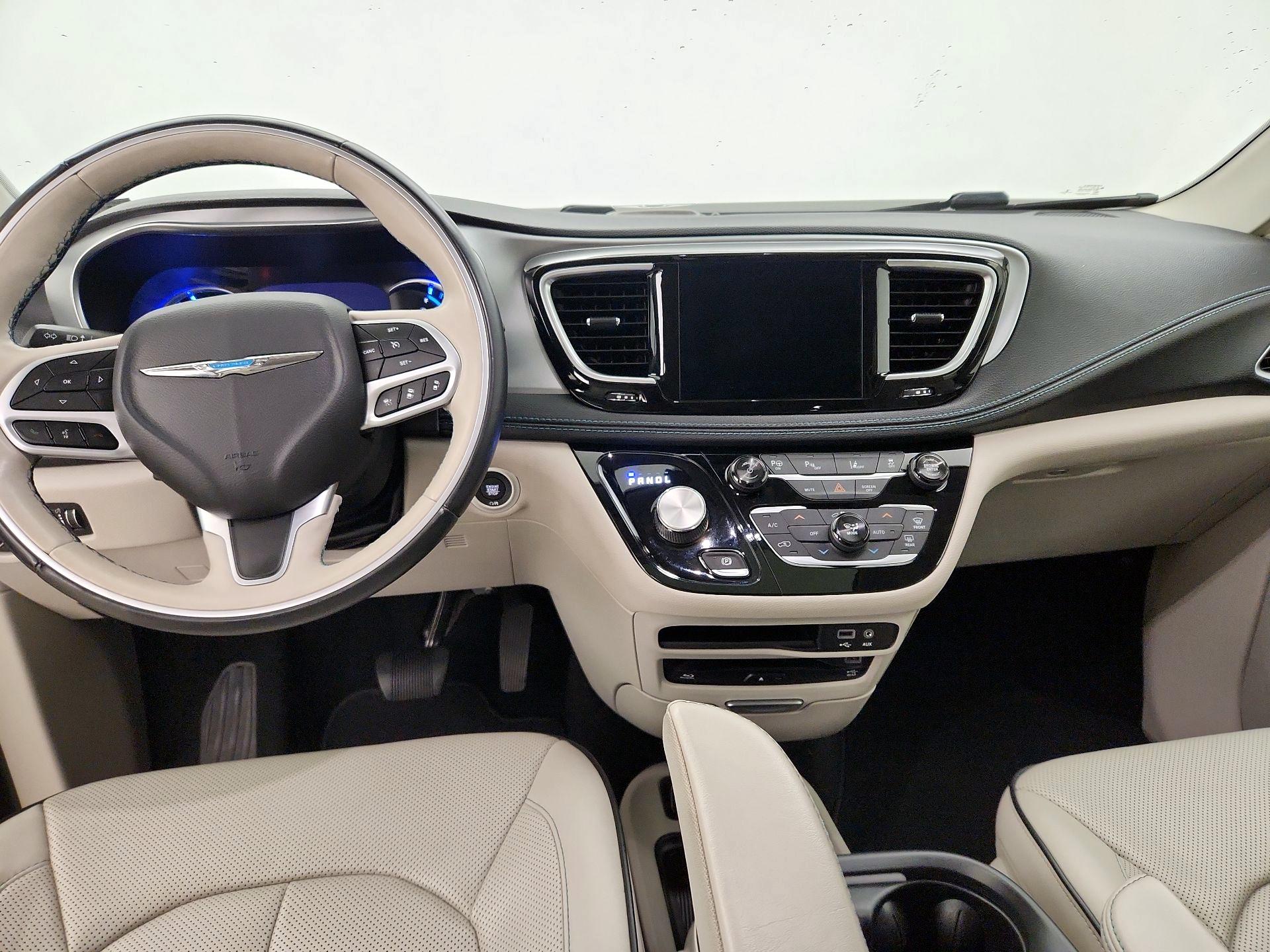 Thumbnail: 2018 Chrysler Pacifica - 9