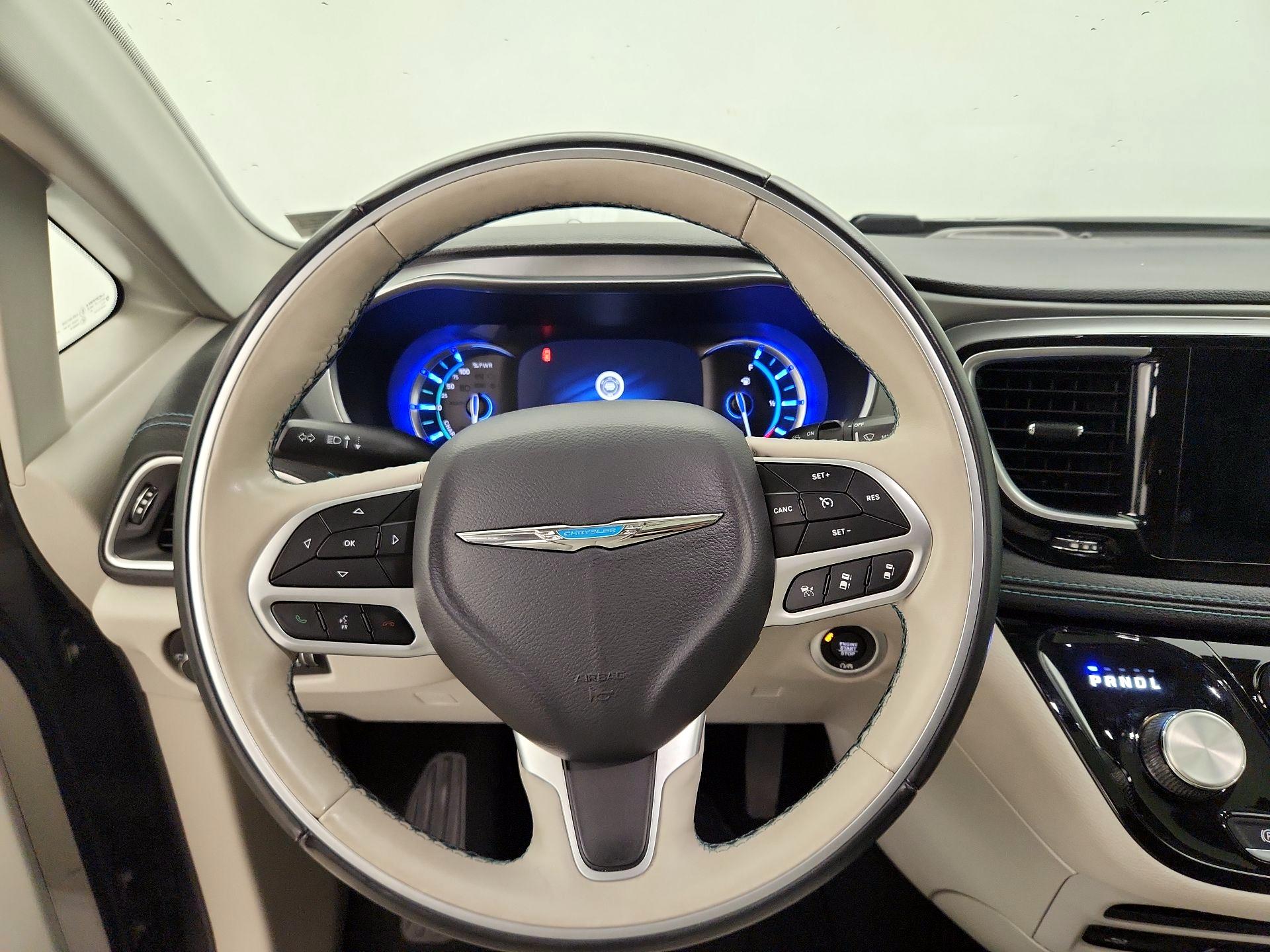 Thumbnail: 2018 Chrysler Pacifica - 10