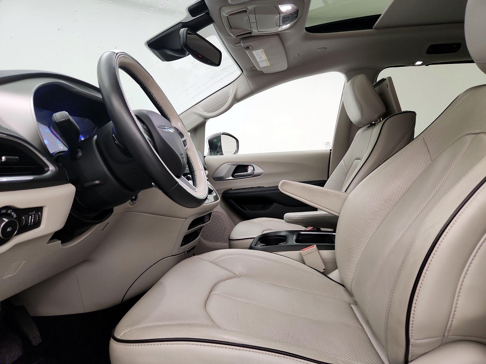 Thumbnail: 2018 Chrysler Pacifica - 11