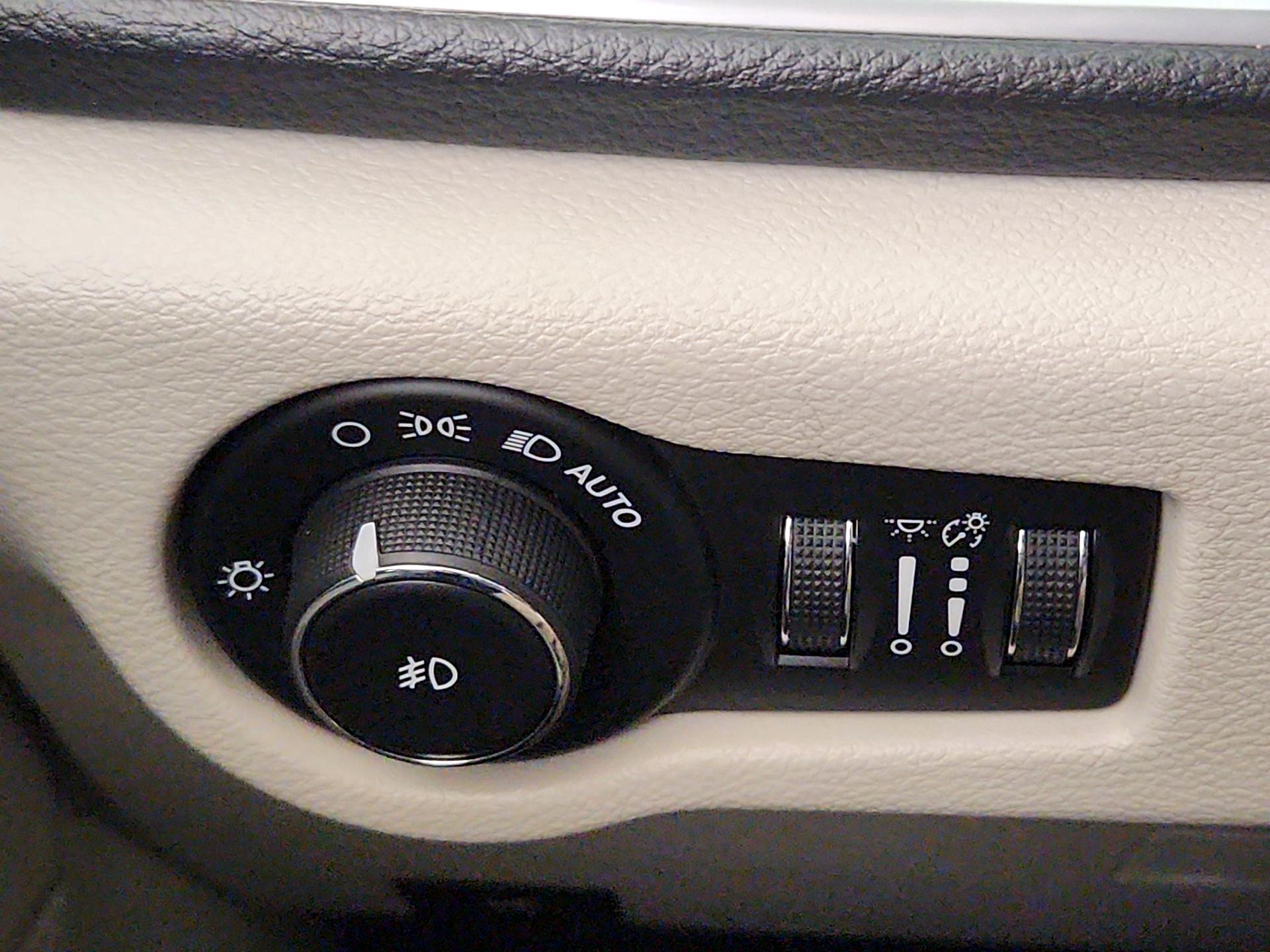 Thumbnail: 2018 Chrysler Pacifica - 13