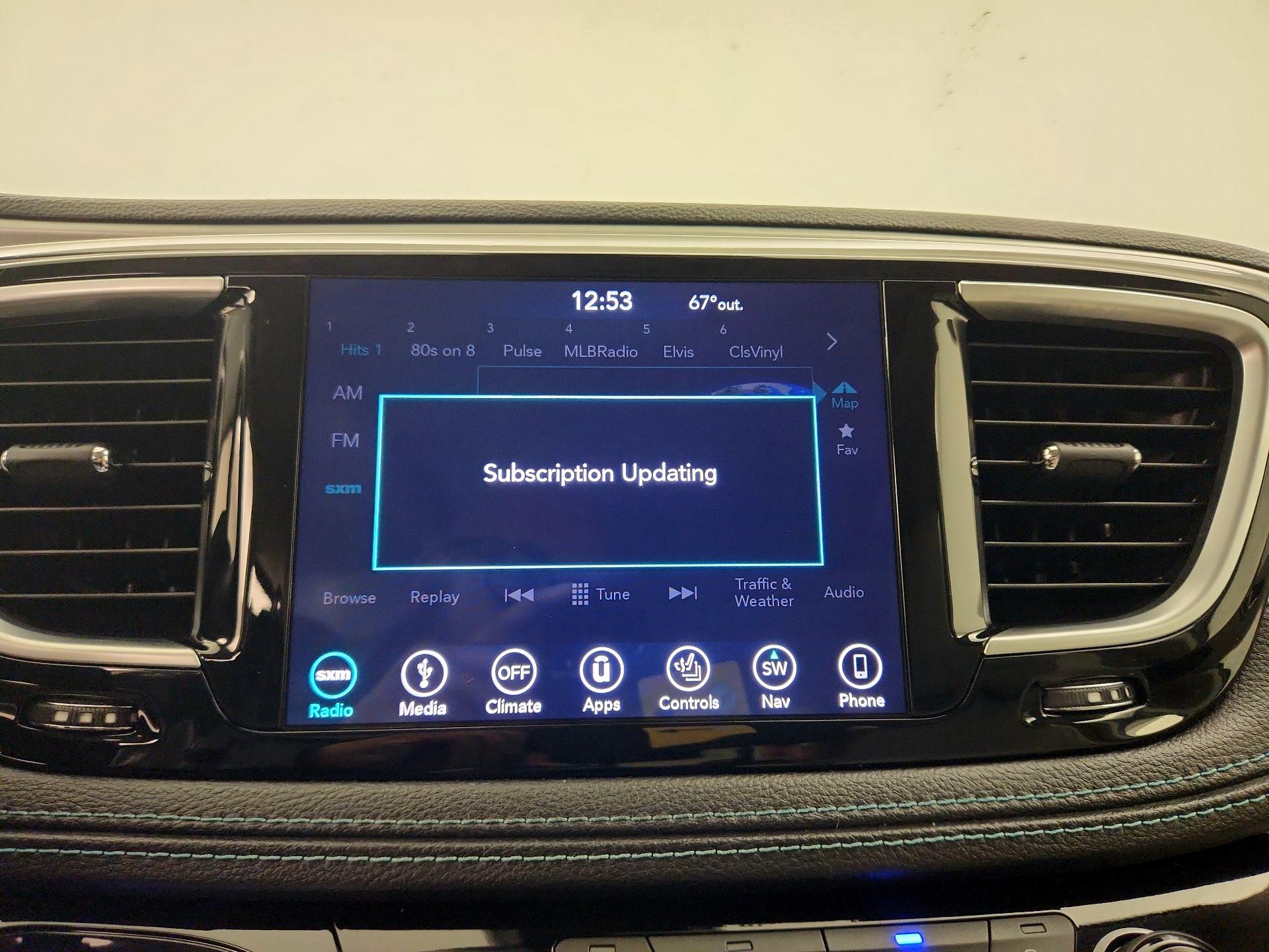 Thumbnail: 2018 Chrysler Pacifica - 16