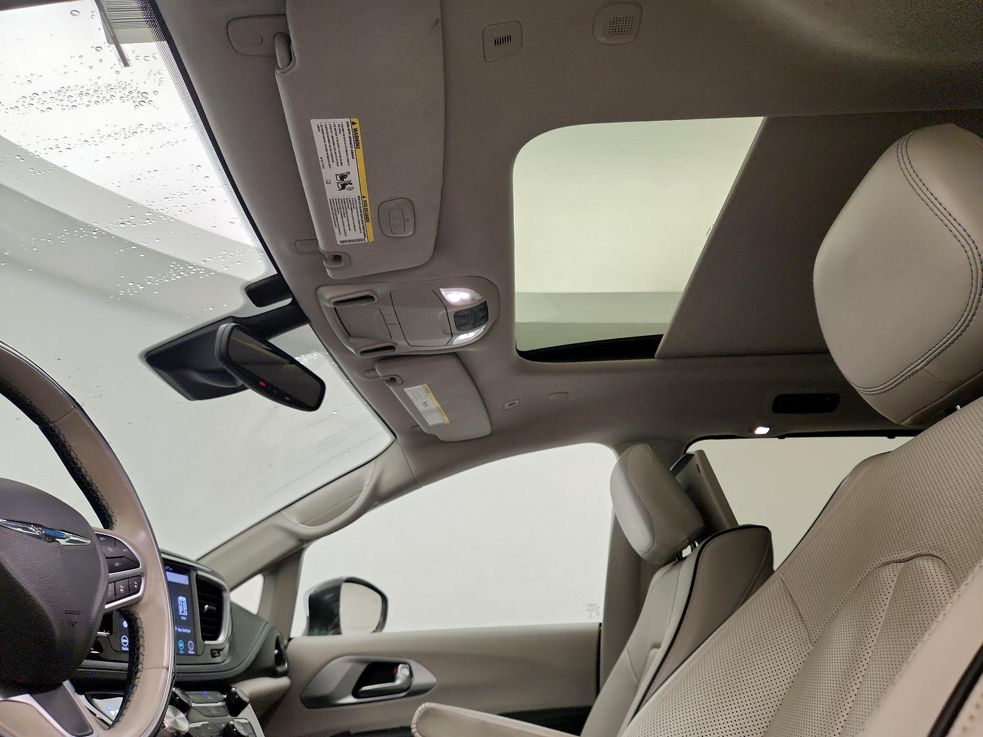 Thumbnail: 2018 Chrysler Pacifica - 19