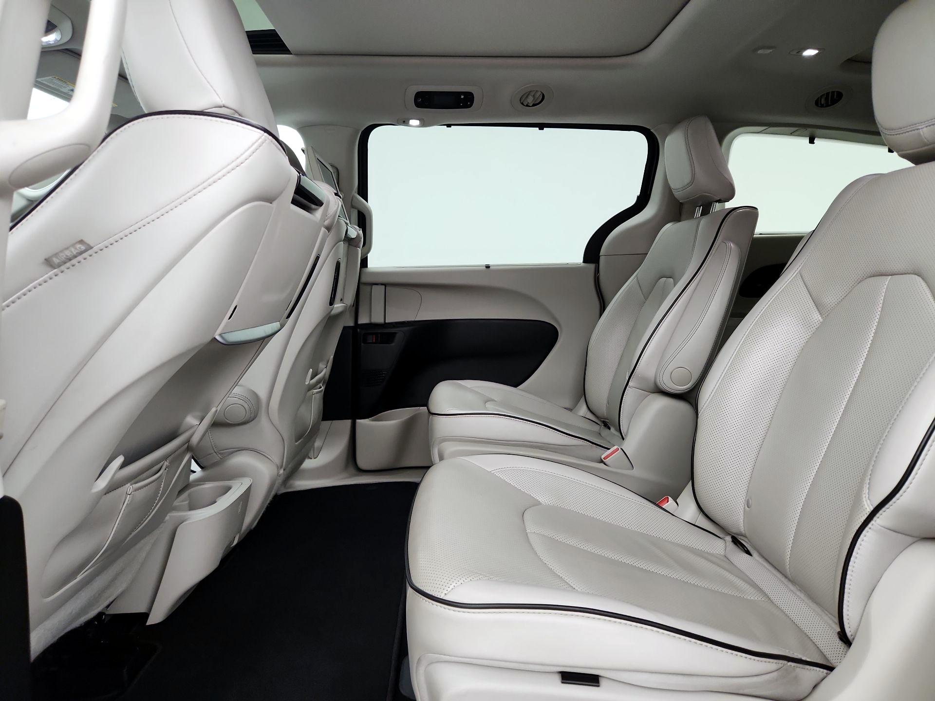 Thumbnail: 2018 Chrysler Pacifica - 20