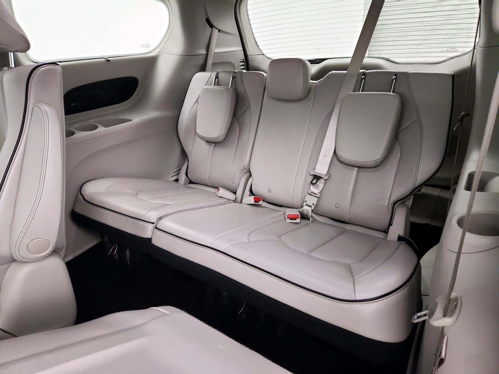 Thumbnail: 2018 Chrysler Pacifica - 21