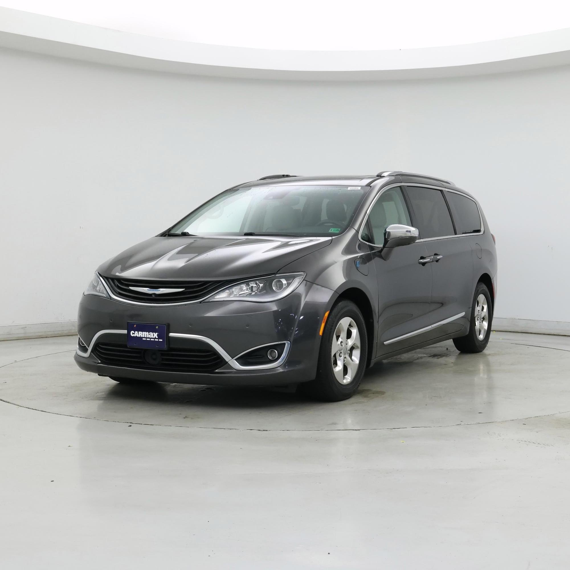 Thumbnail: 2018 Chrysler Pacifica - 4