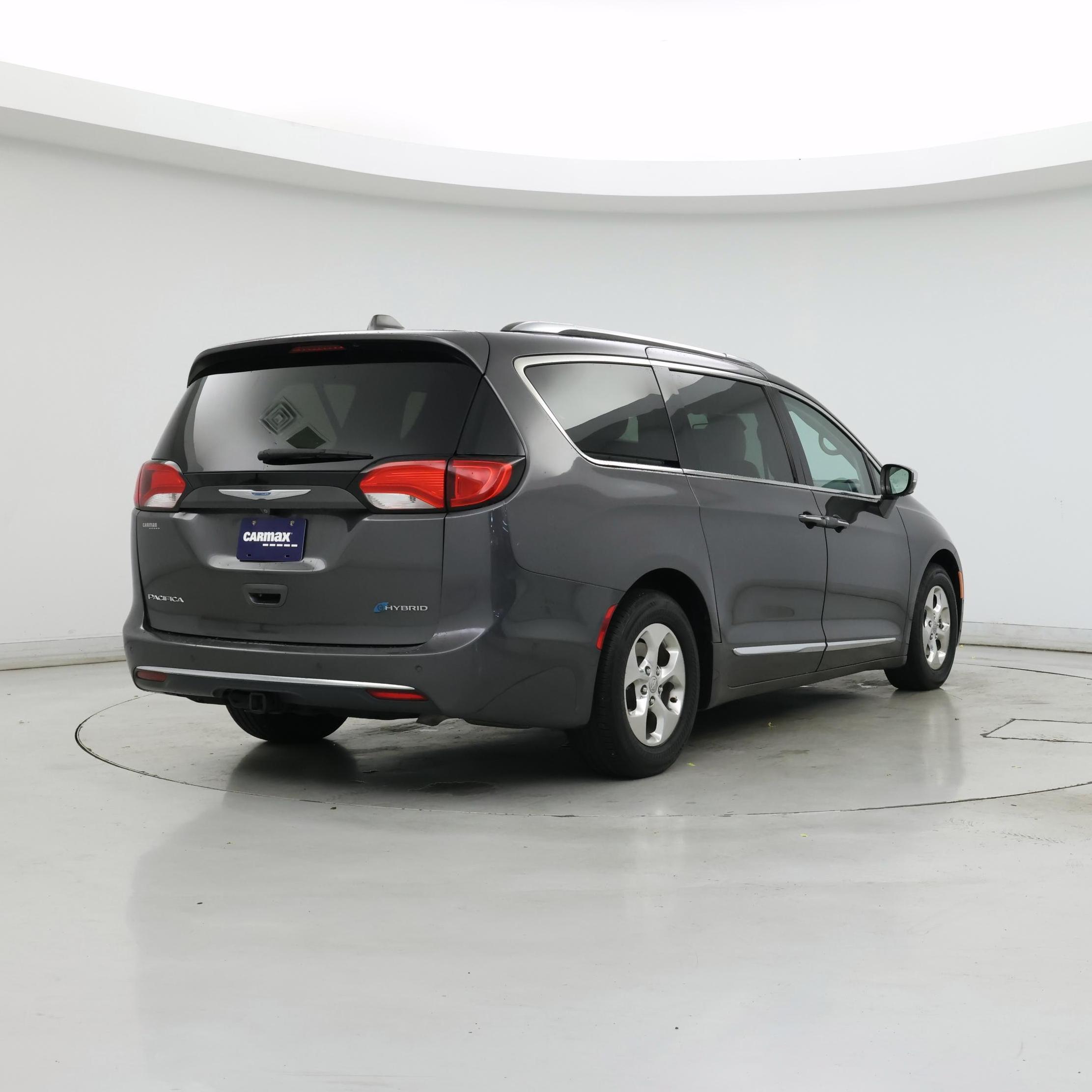 Thumbnail: 2018 Chrysler Pacifica - 8