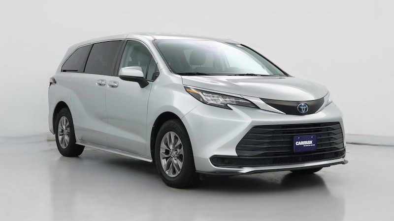 2021 Toyota Sienna LE Hero Image