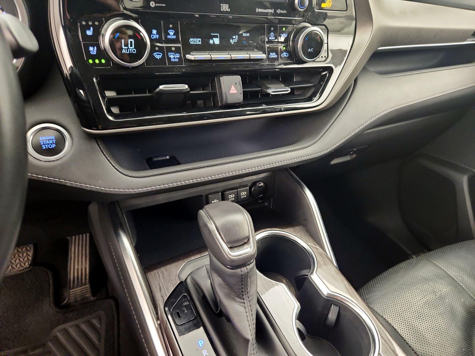 Thumbnail: 2020 Toyota Highlander - 17