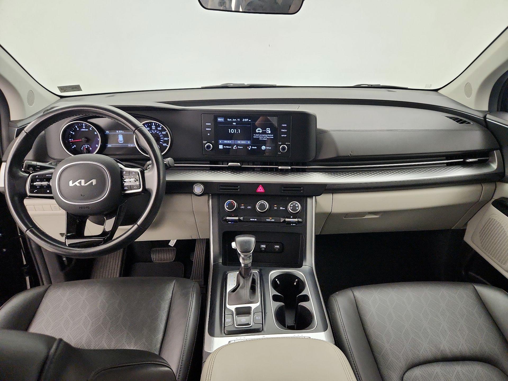 Thumbnail: 2023 Kia Carnival - 9