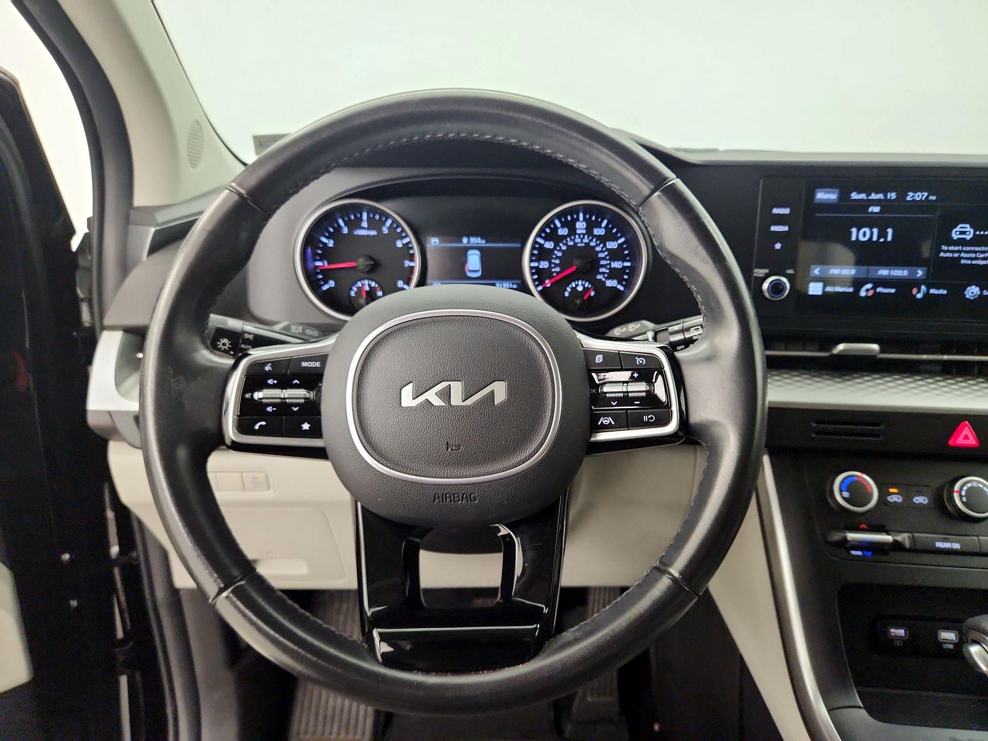 Thumbnail: 2023 Kia Carnival - 10