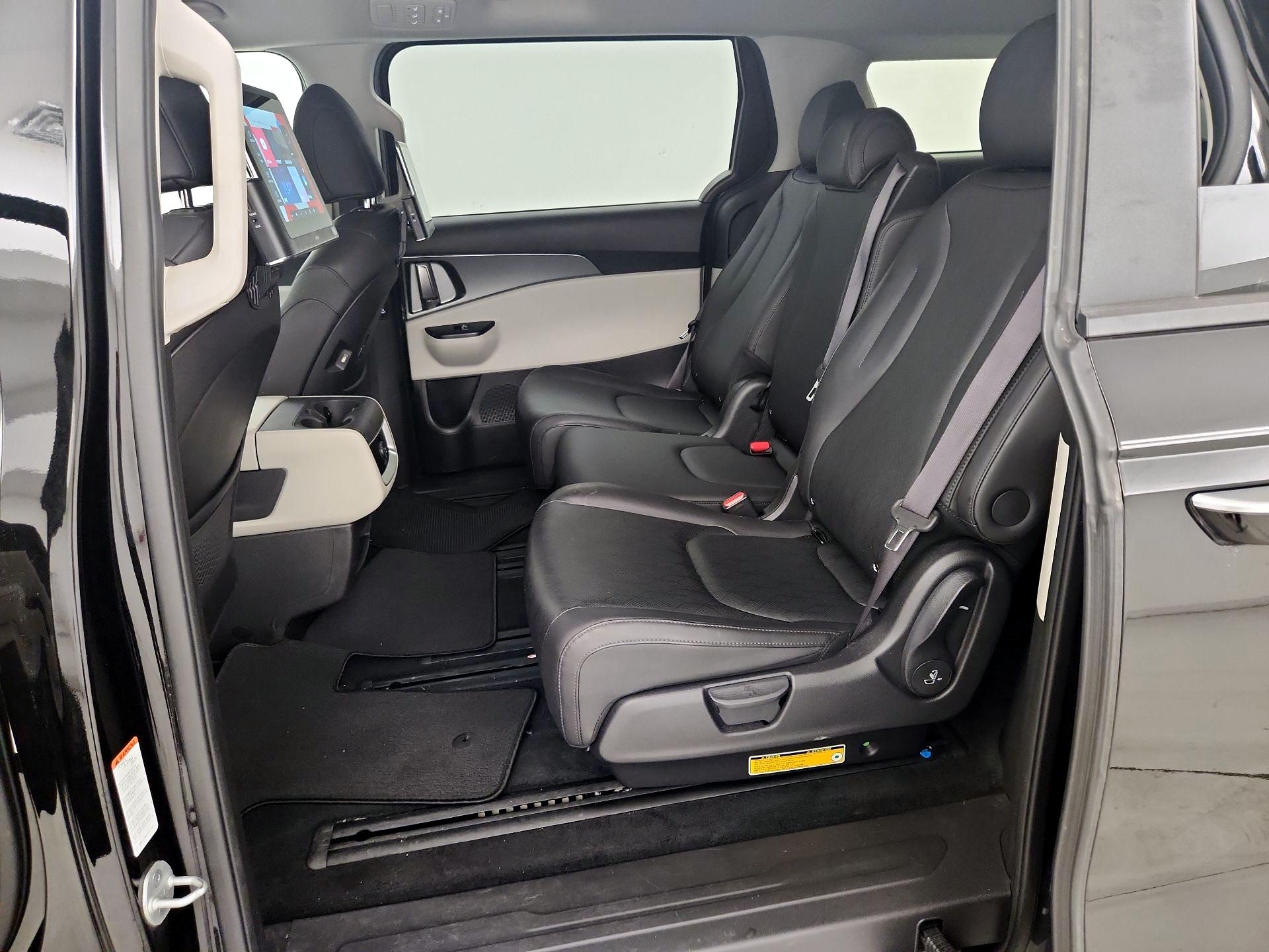 Thumbnail: 2023 Kia Carnival - 19