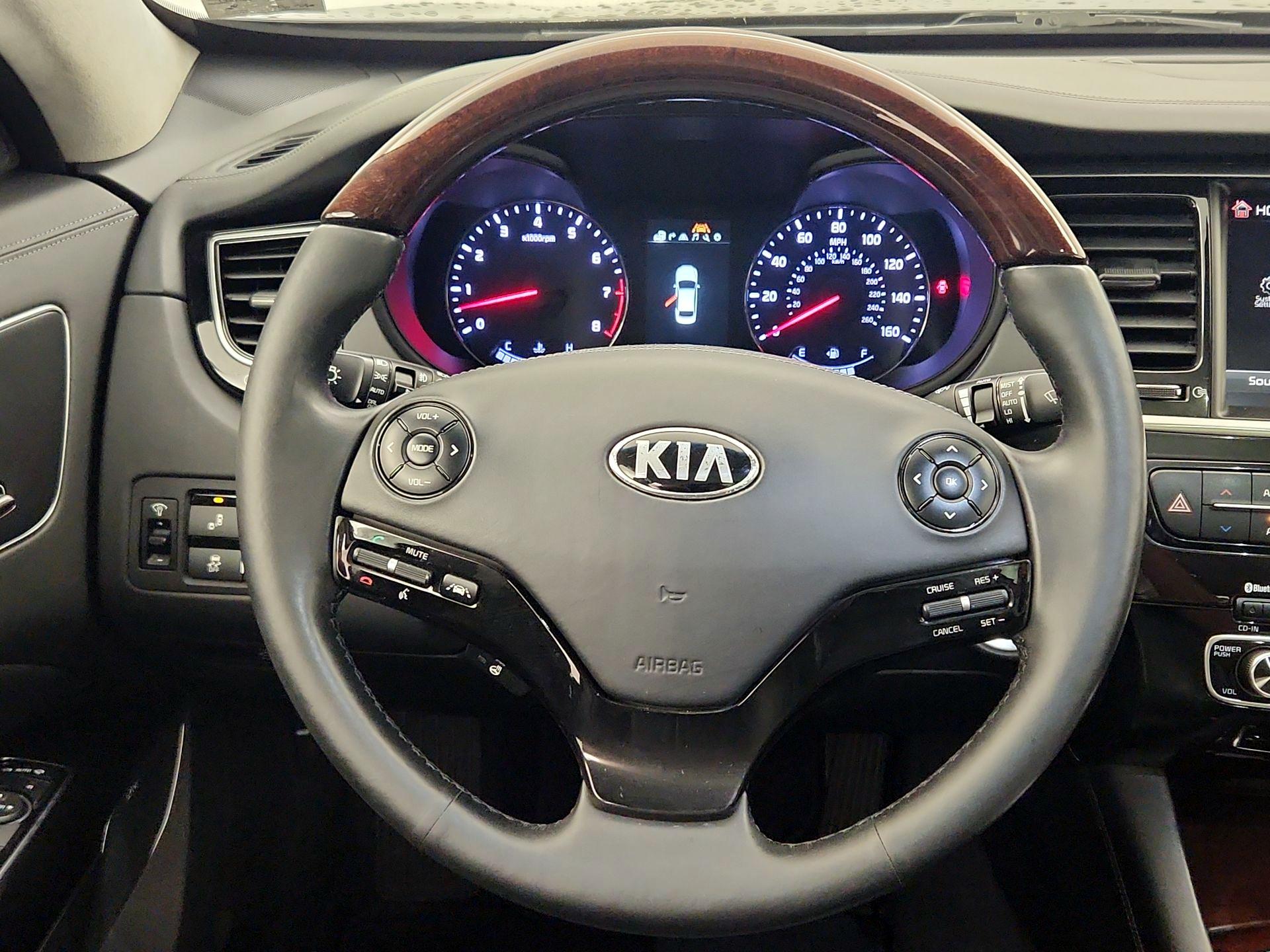 Thumbnail: 2015 Kia K900 - 10