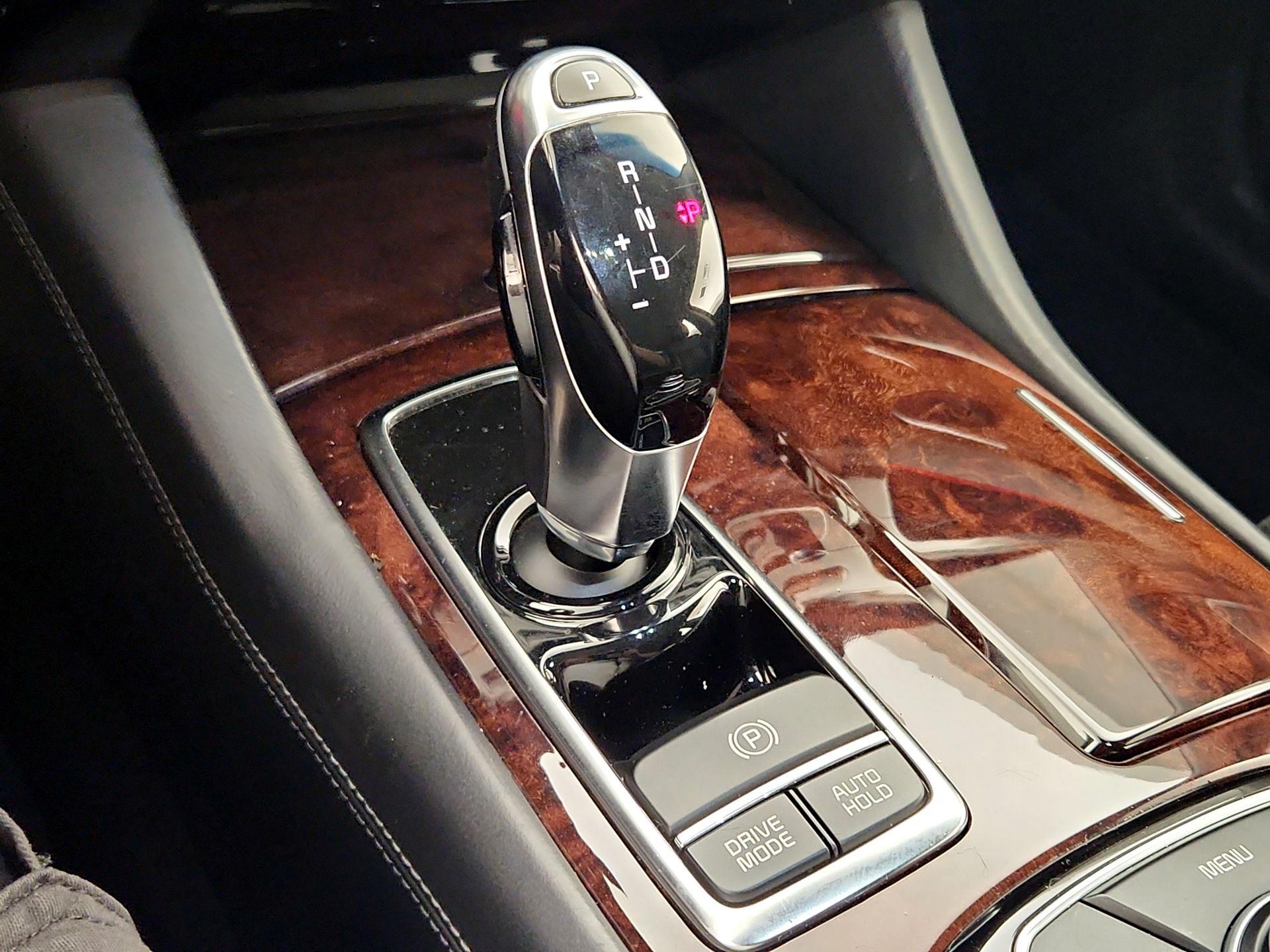 Thumbnail: 2015 Kia K900 - 18