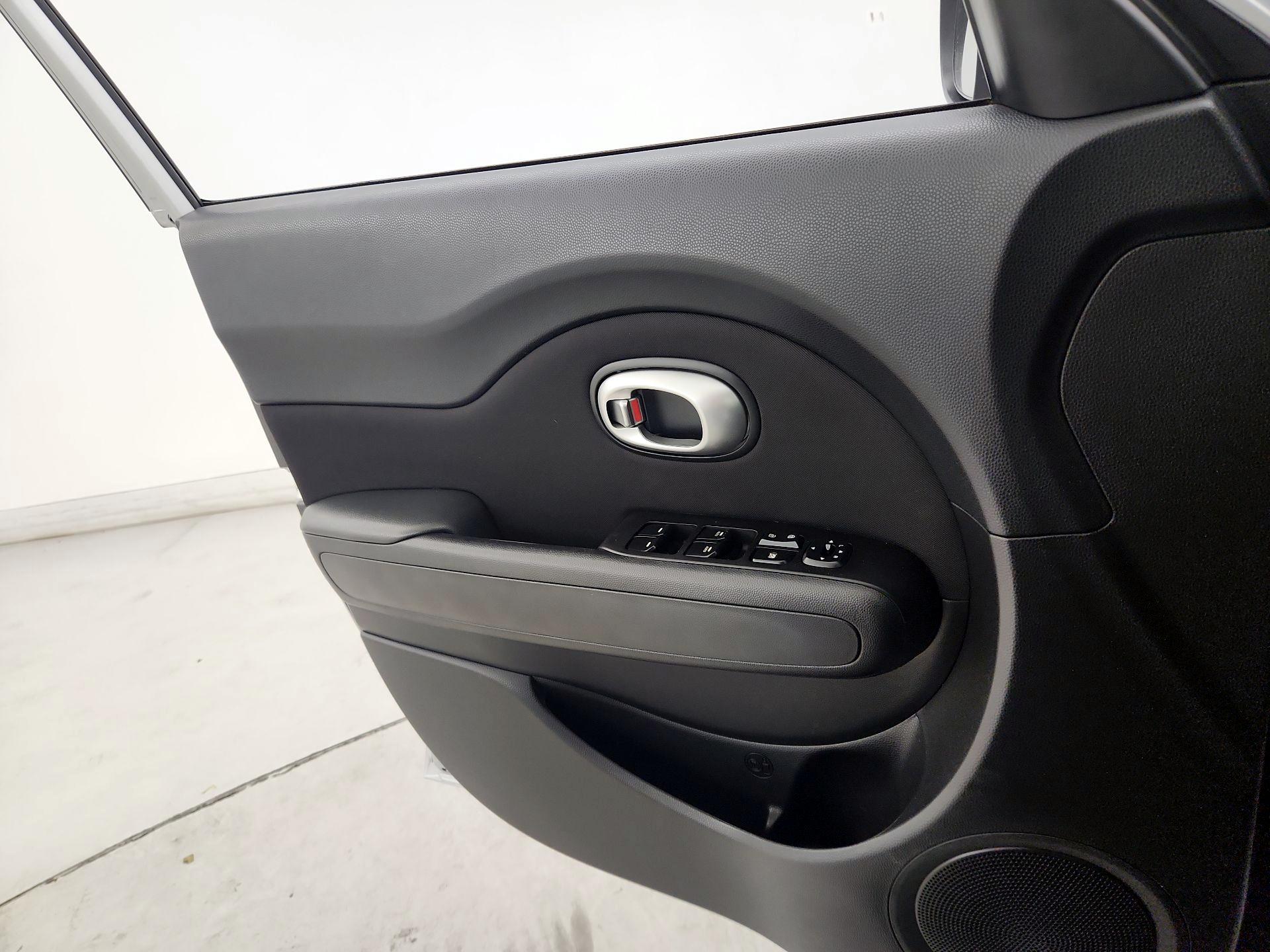 Thumbnail: 2015 Kia Soul - 12