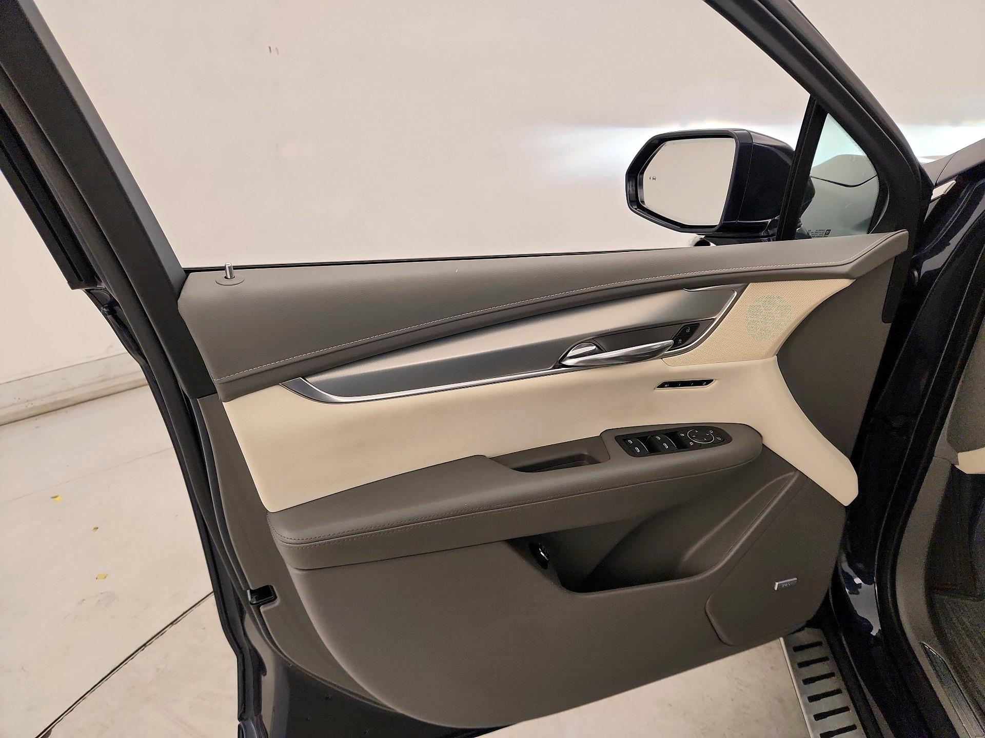Thumbnail: 2019 Cadillac XT5 - 12