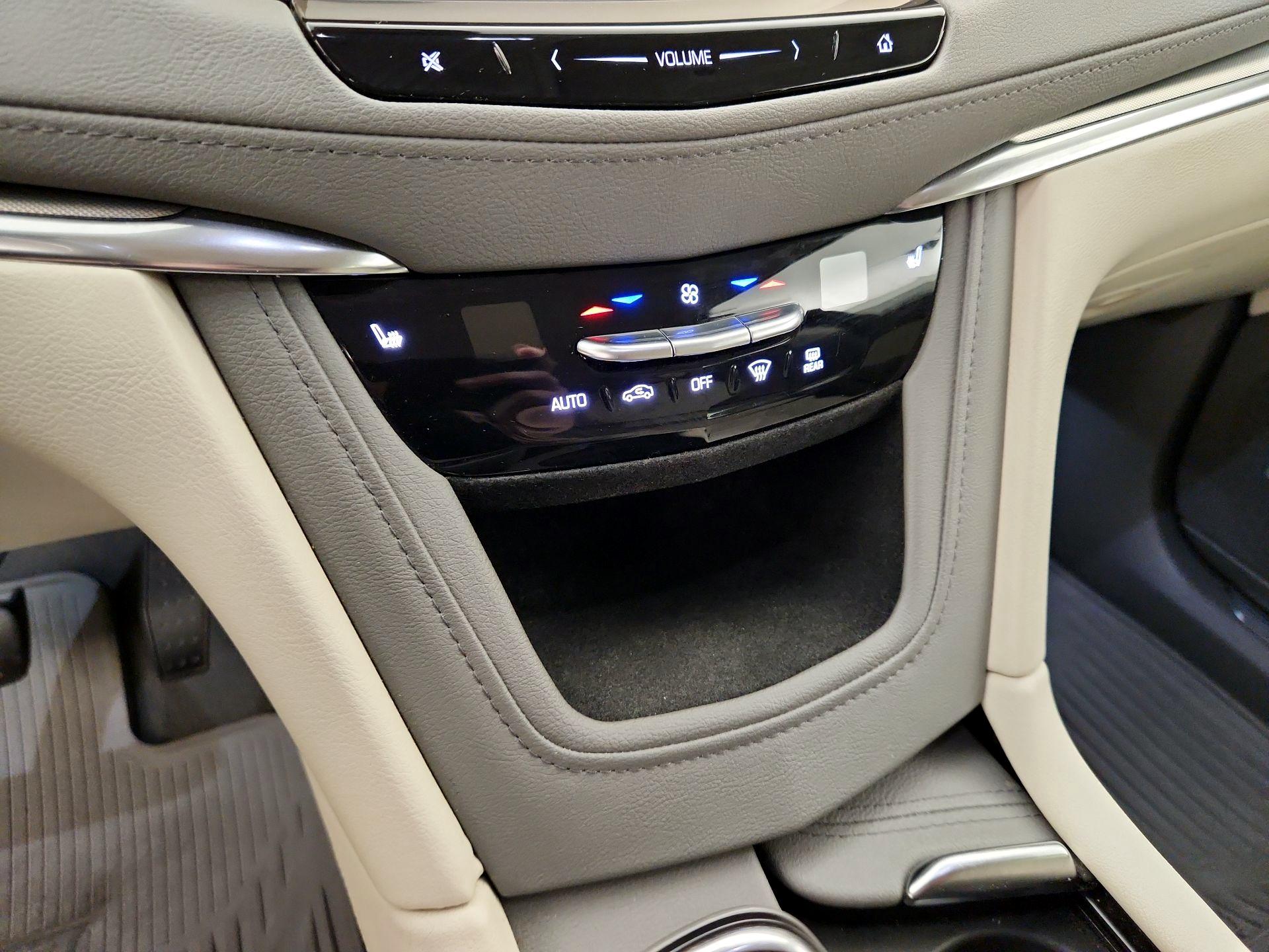 Thumbnail: 2019 Cadillac XT5 - 17