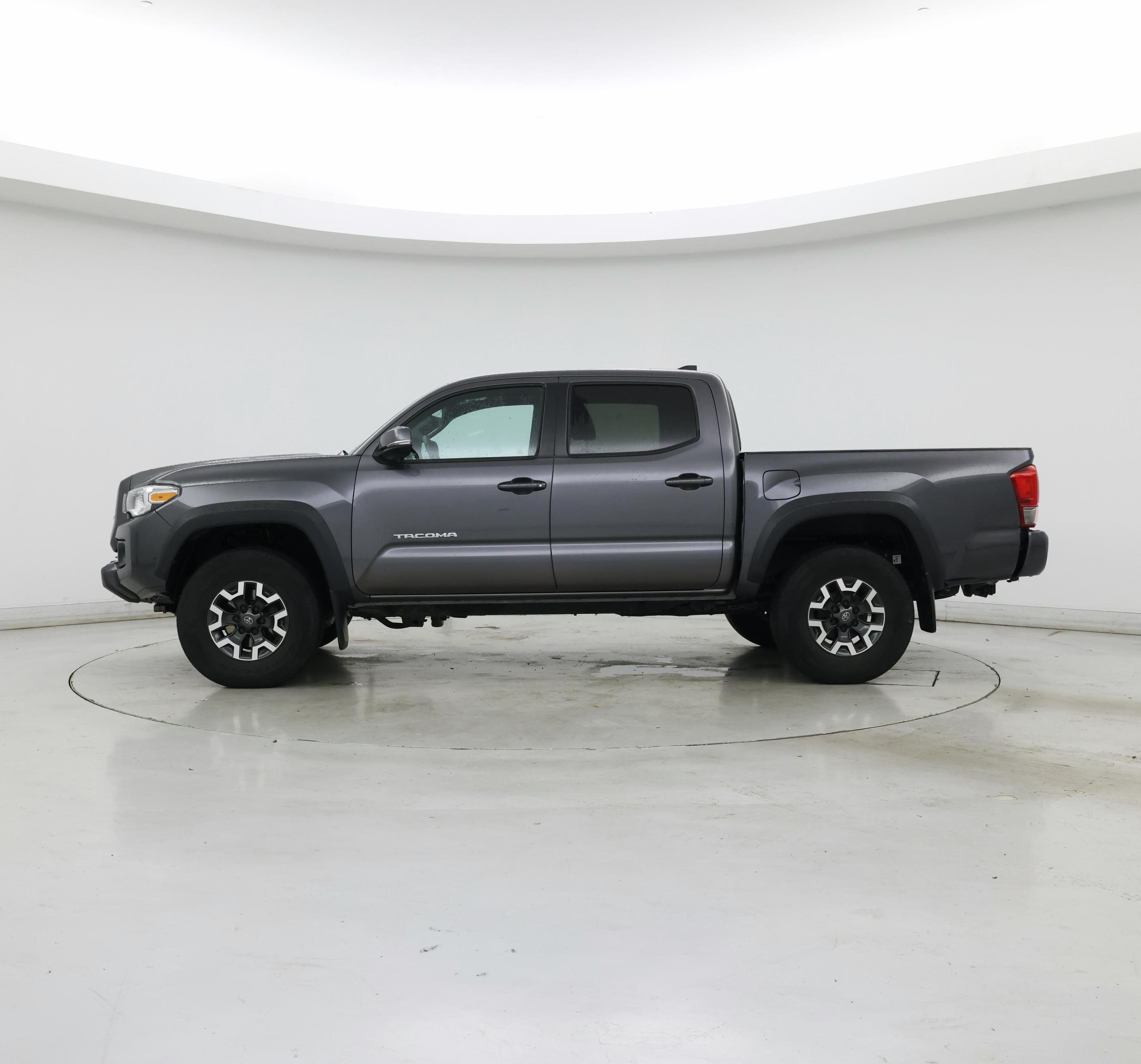 Thumbnail: 2017 Toyota Tacoma - 3