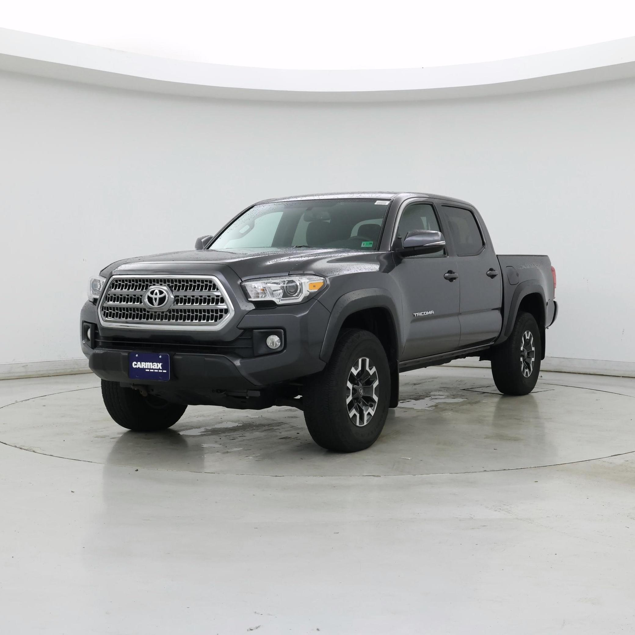 Thumbnail: 2017 Toyota Tacoma - 4