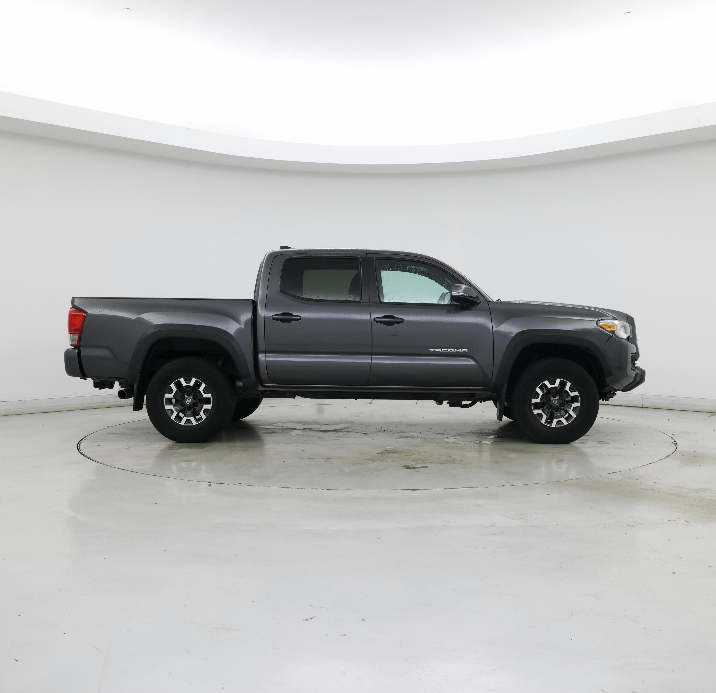 Thumbnail: 2017 Toyota Tacoma - 7