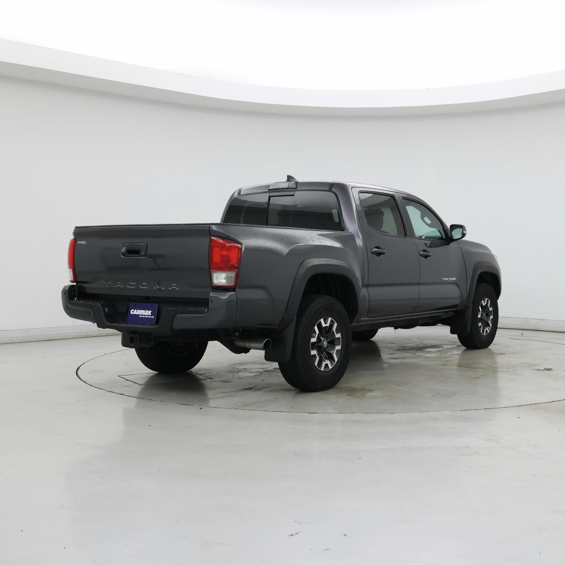 Thumbnail: 2017 Toyota Tacoma - 8