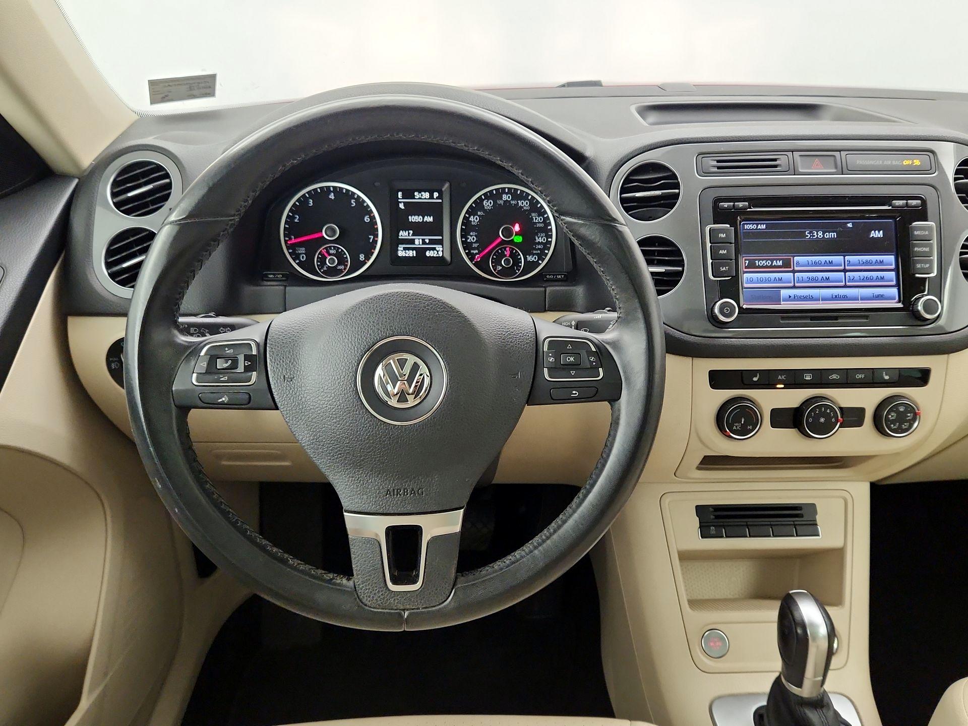 Thumbnail: 2015 Volkswagen Tiguan - 10