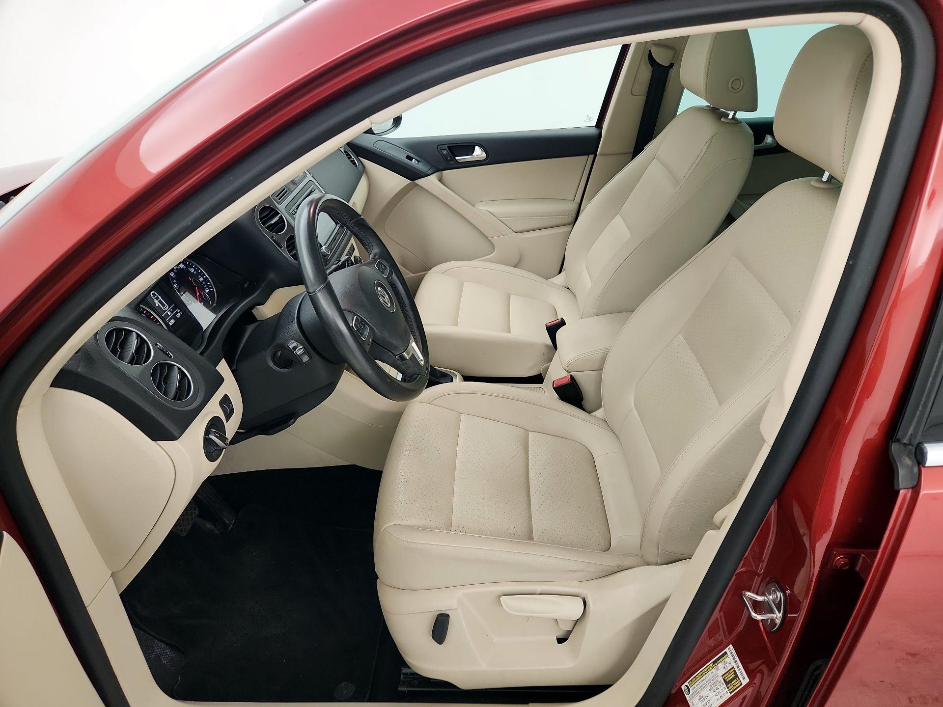 Thumbnail: 2015 Volkswagen Tiguan - 11